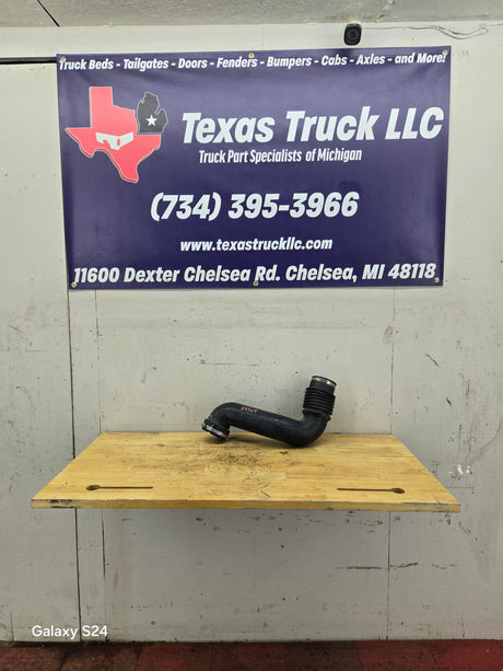 1999-2007 Chevrolet Silverado / GMC Sierra 1500 Engine Air Cleaner Outlet Duct Tube 25176891