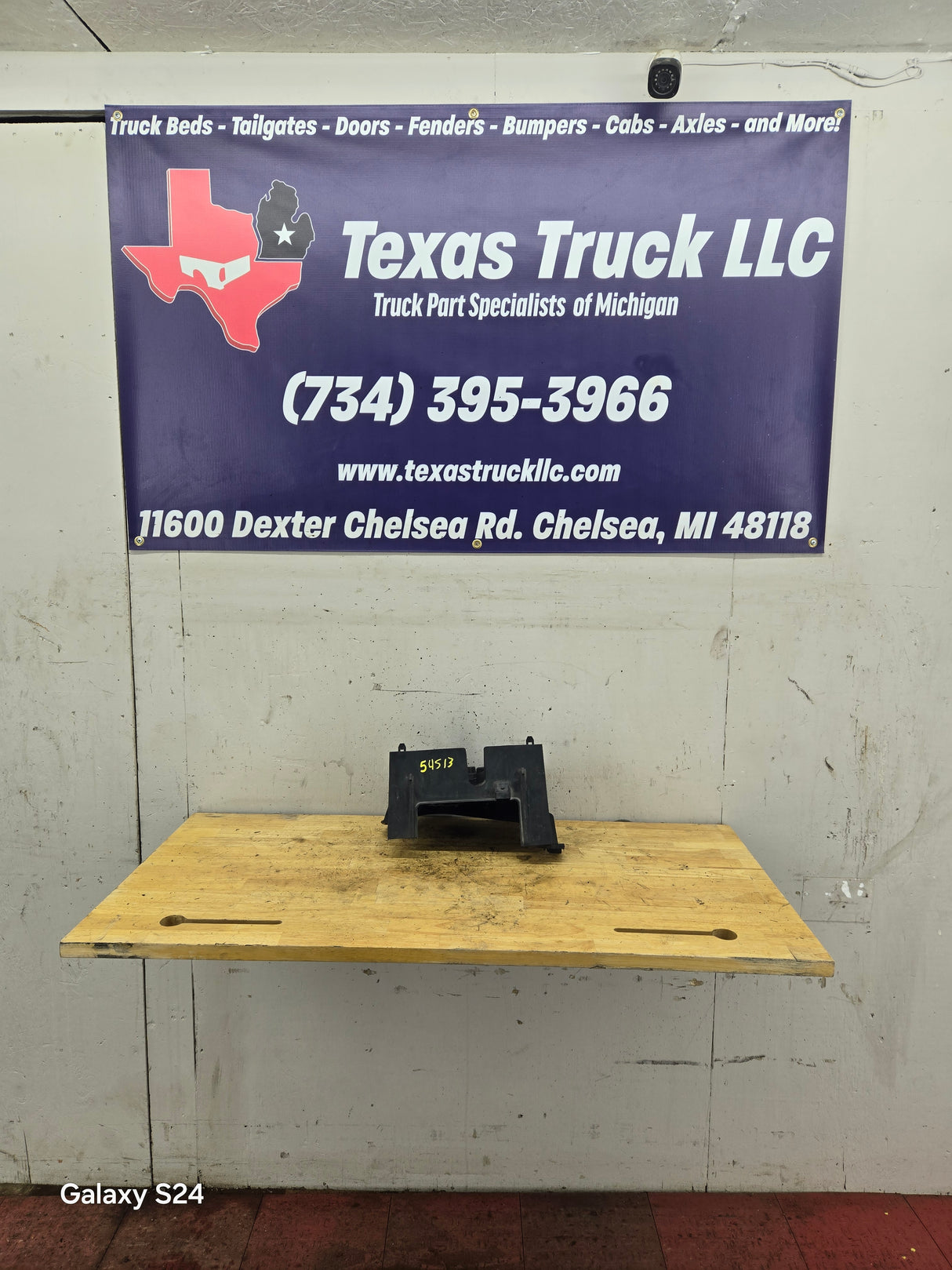 2007-2013 Chevy Silverado / GMC Sierra Engine Wiring Harness Fuse Block Bracket Assembly 22817835