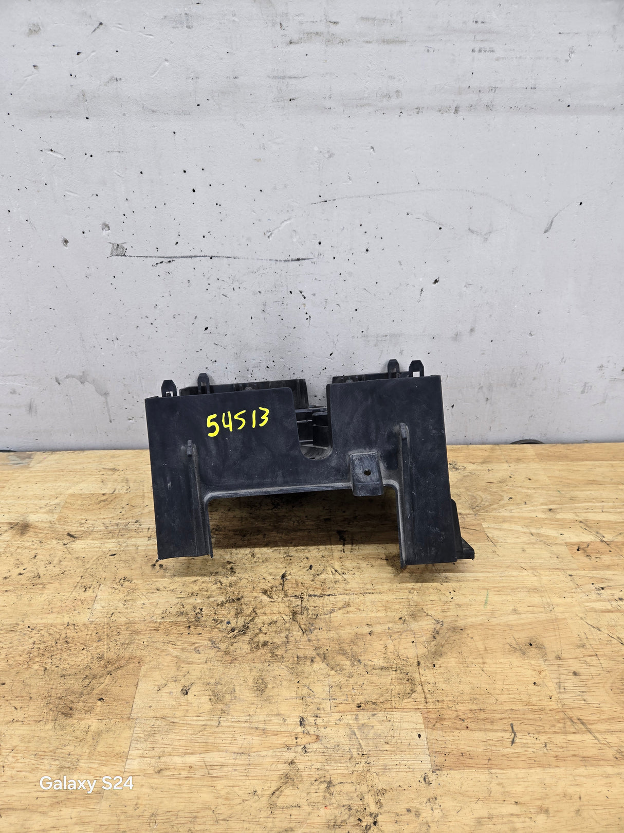2007-2013 Chevy Silverado / GMC Sierra Engine Wiring Harness Fuse Block Bracket Assembly 22817835