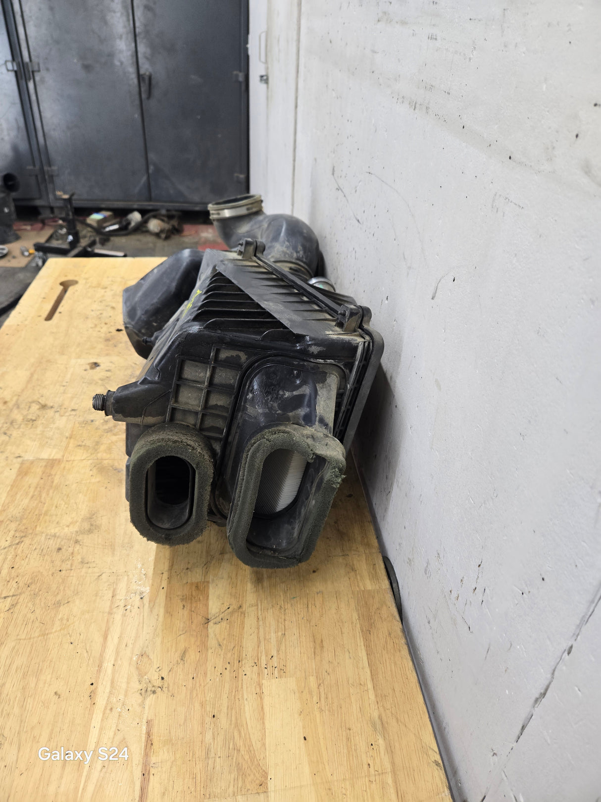 1999-2009 Chevrolet Silverado / GMC Sierra 1500 2500 3500 Engine Air Intake Box Cleaner