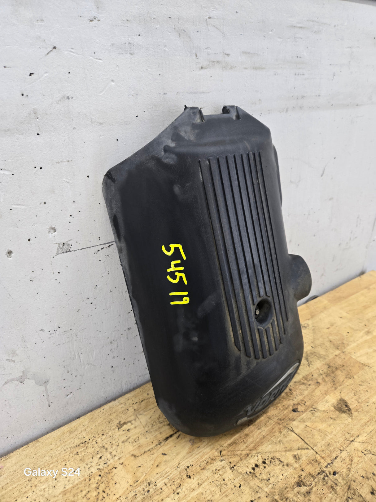 2001-2006 Chevrolet Silverado Tahoe Sierra Yukon Engine Cover Assembly 12580999