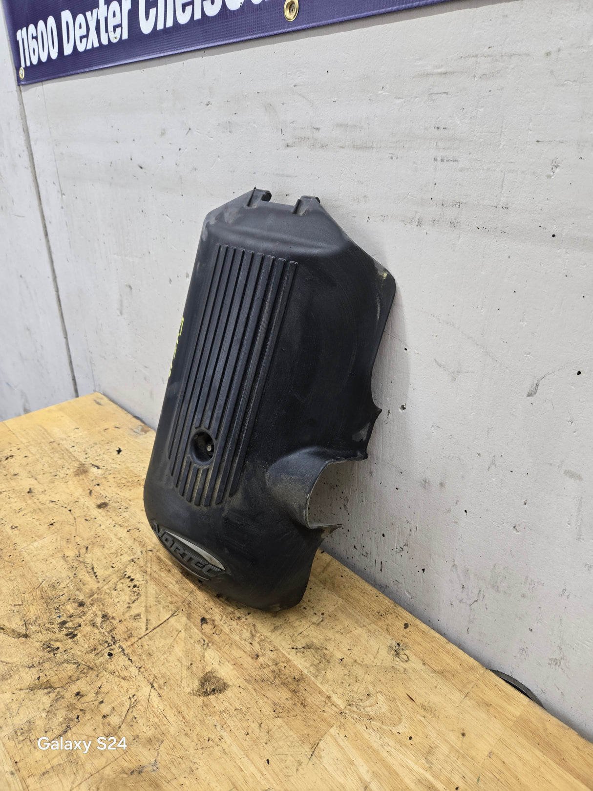 2001-2006 Chevrolet Silverado Tahoe Sierra Yukon Engine Cover Assembly 12580999