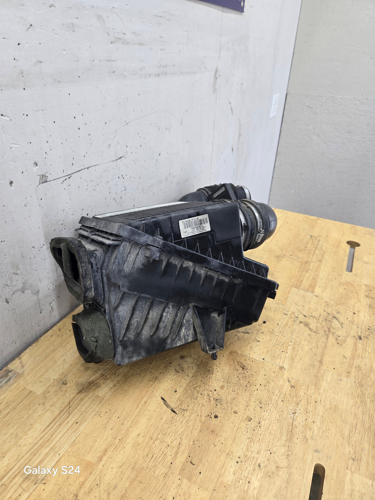 1999-2009 Chevrolet Silverado / GMC Sierra 1500 2500 3500 Engine Air Intake Box Cleaner