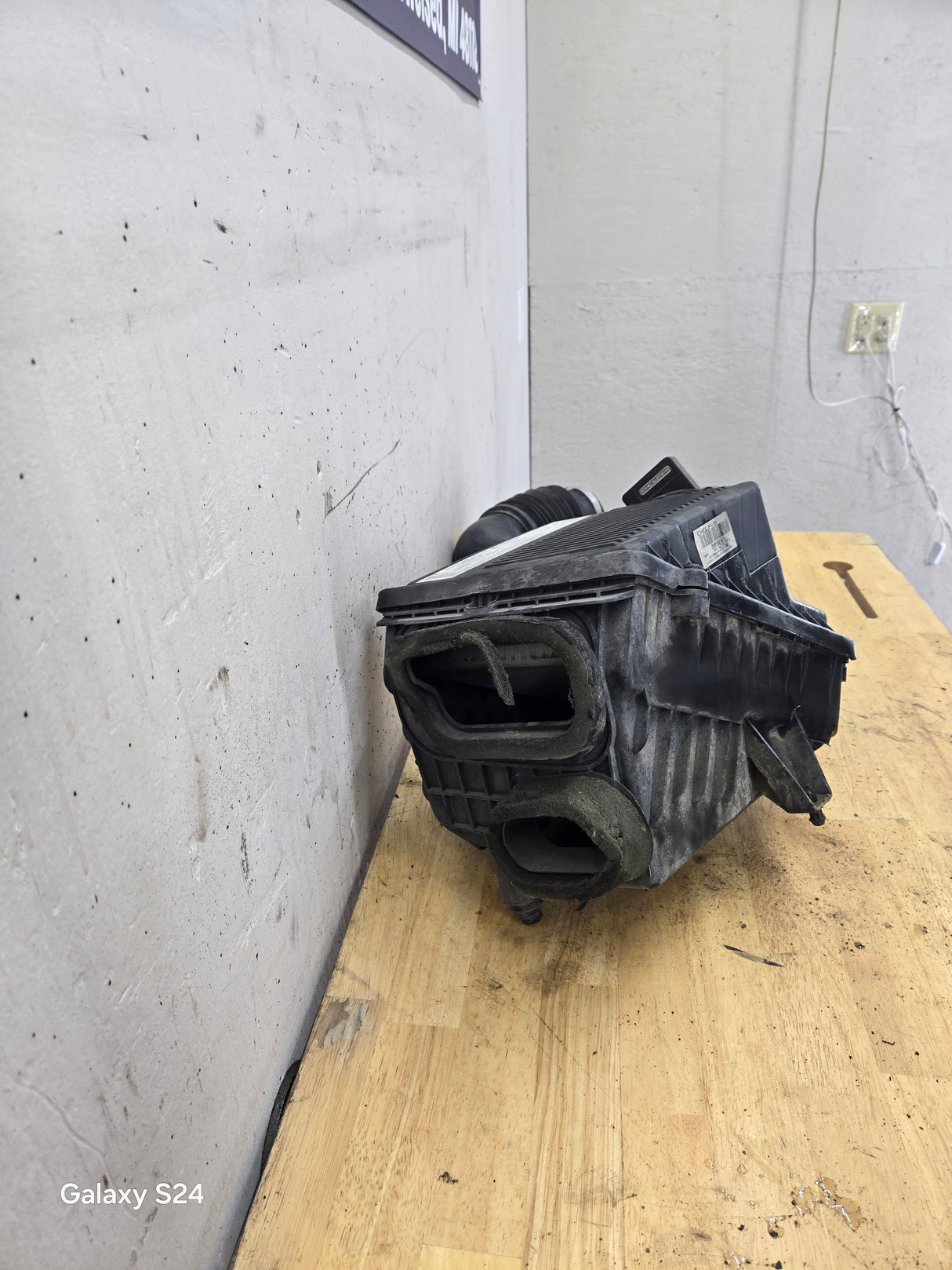 1999-2009 Chevrolet Silverado / GMC Sierra 1500 2500 3500 Engine Air Intake Box Cleaner