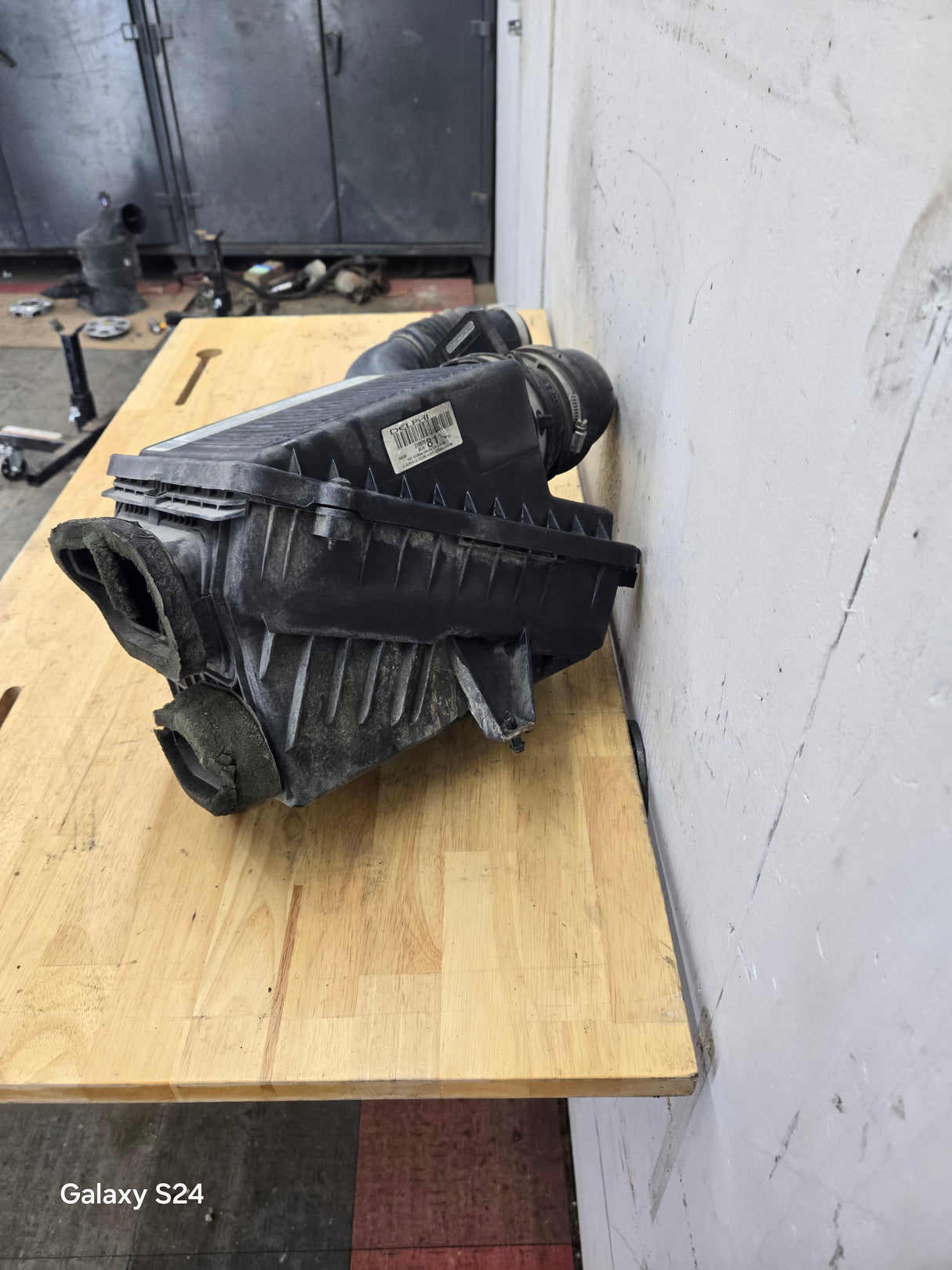 1999-2009 Chevrolet Silverado / GMC Sierra 1500 2500 3500 Engine Air Intake Box Cleaner