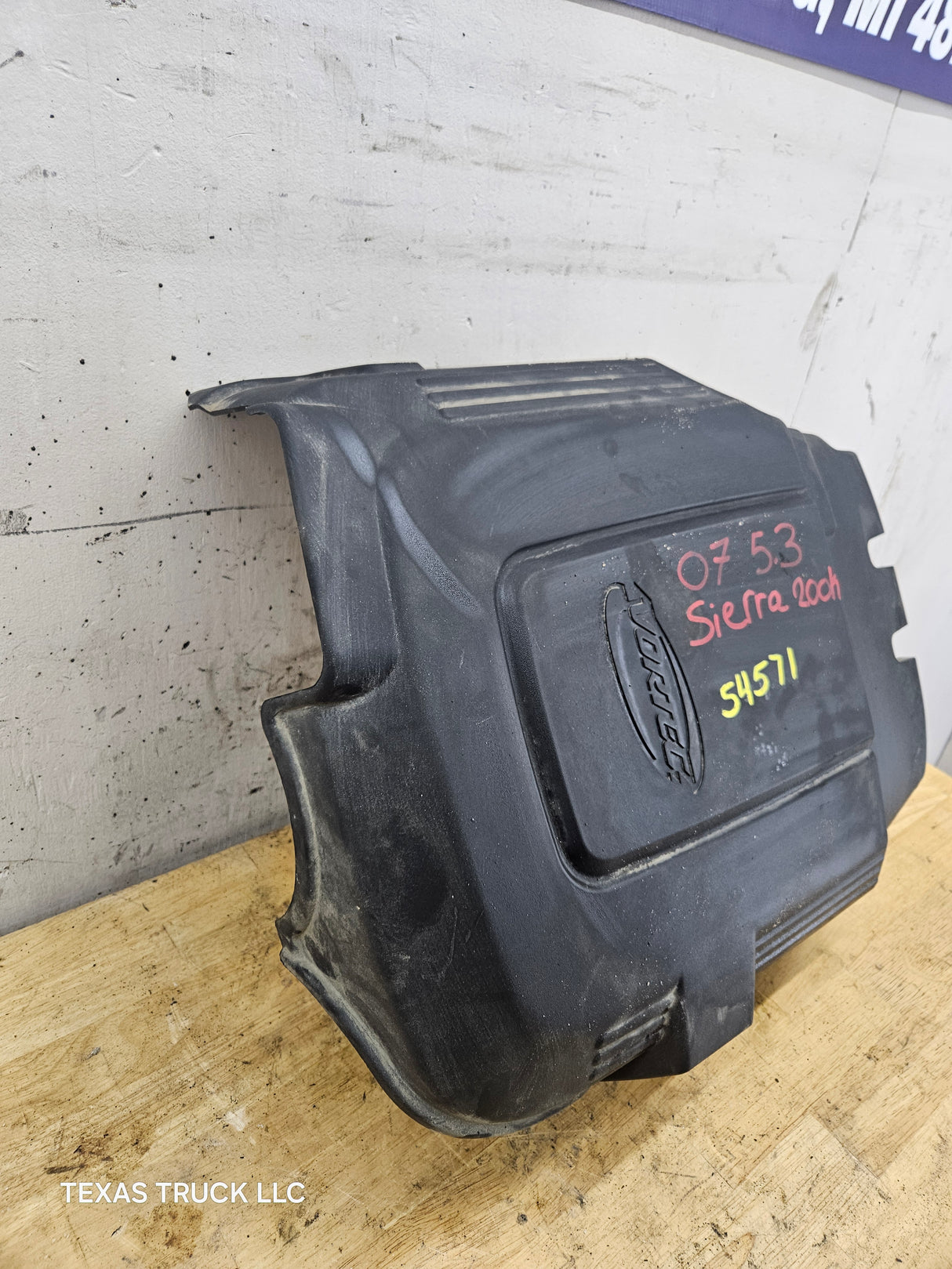 2007-2013 Chevrolet Silverado 1500 2500 3500 Engine Cover Assembly 15943789