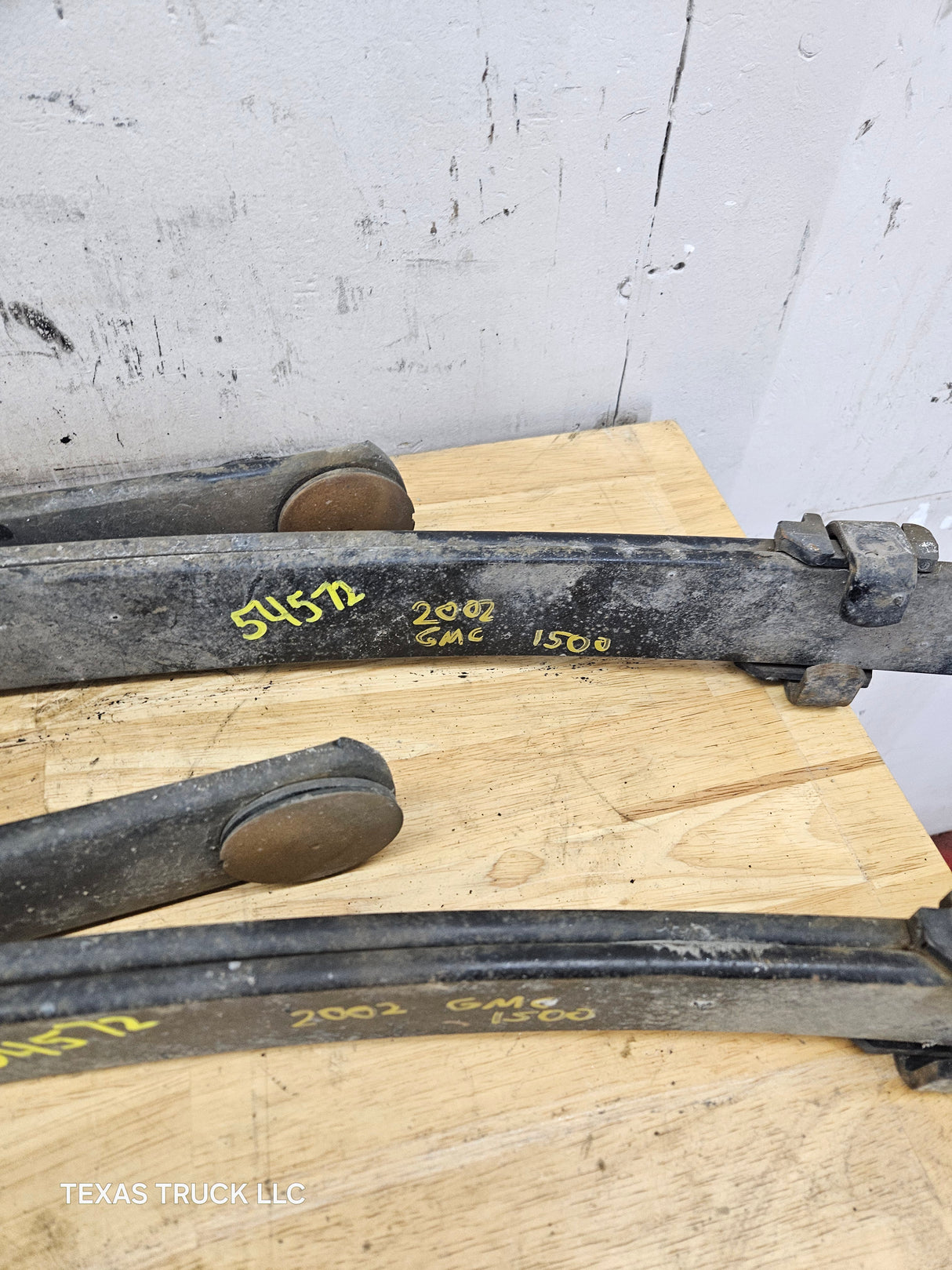 1999-2006 Chevrolet Silverado / GMC Sierra 1500 Rear Leaf Spring - Pair 15246971