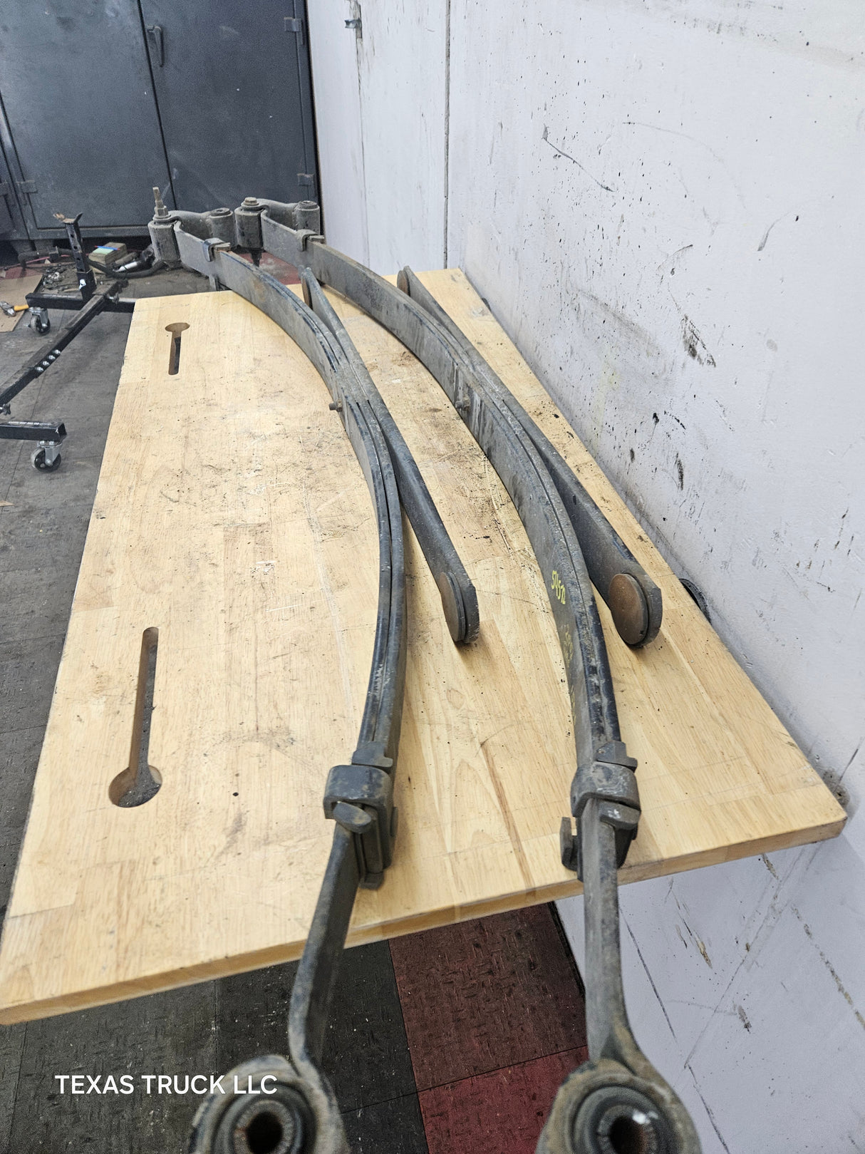 1999-2006 Chevrolet Silverado / GMC Sierra 1500 Rear Leaf Spring - Pair 15246971