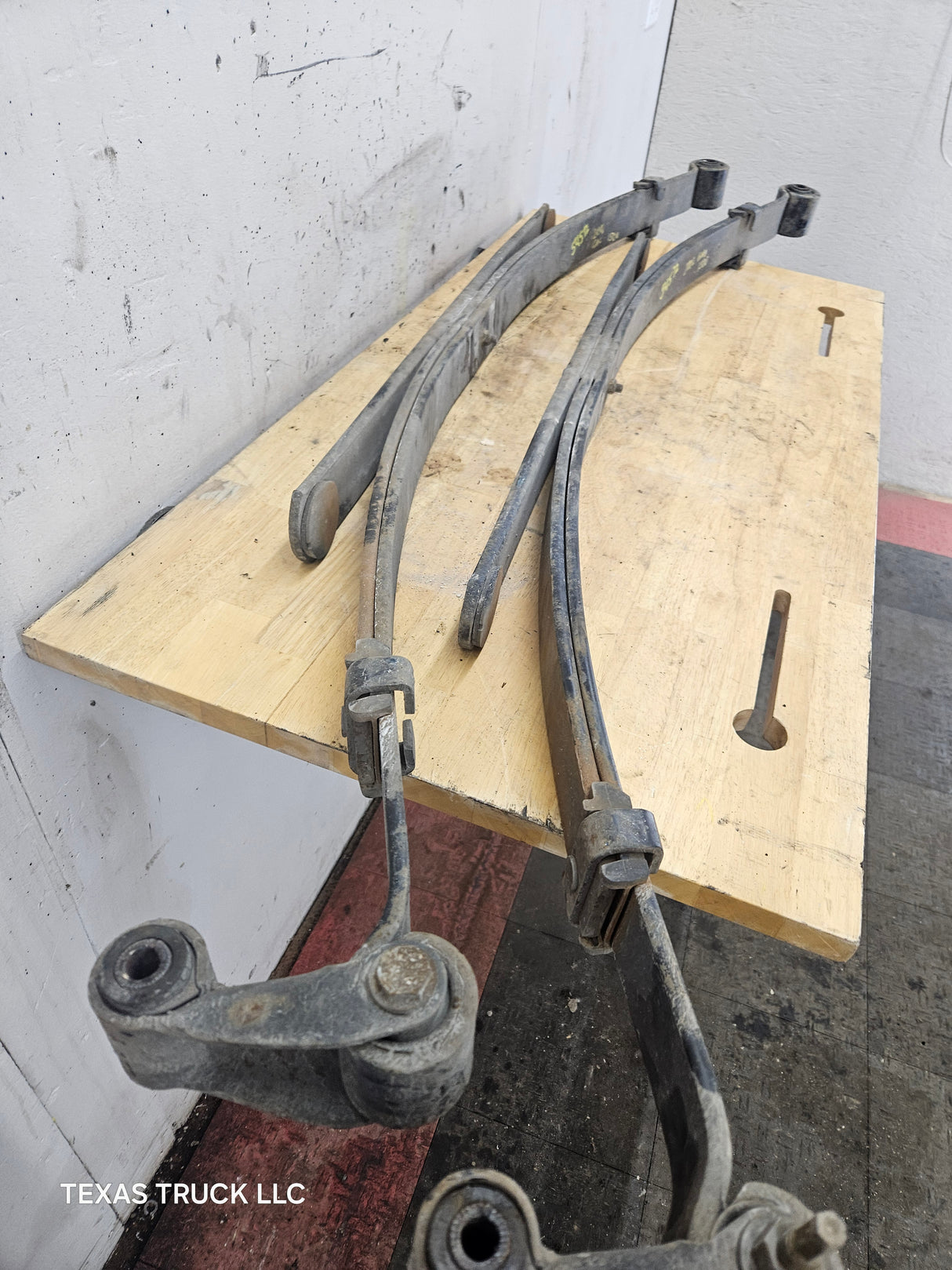 1999-2006 Chevrolet Silverado / GMC Sierra 1500 Rear Leaf Spring - Pair 15246971