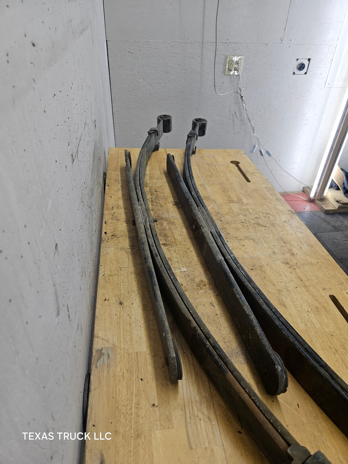 1999-2006 Chevrolet Silverado / GMC Sierra 1500 Rear Leaf Spring - Pair 15246971