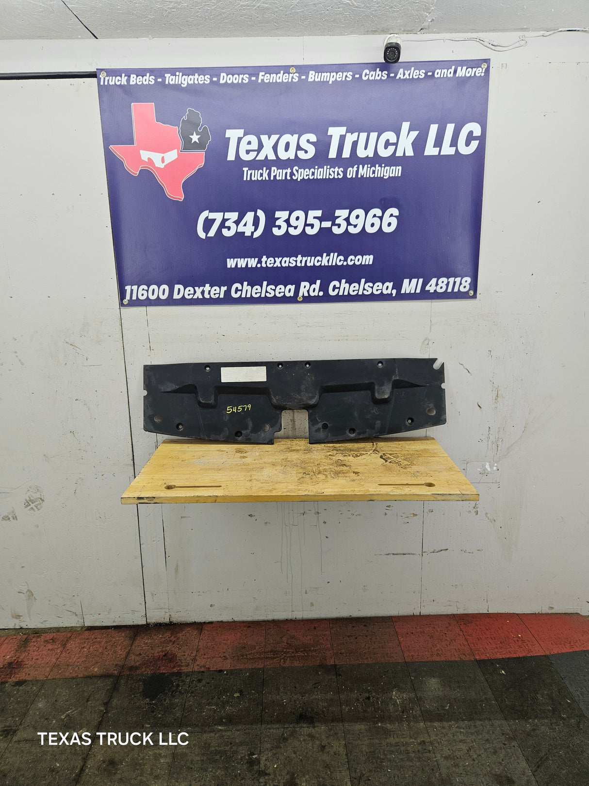 2007-2013 Chevrolet Silverado 1500 2500 3500 Radiator Upper Support Cover 22737376