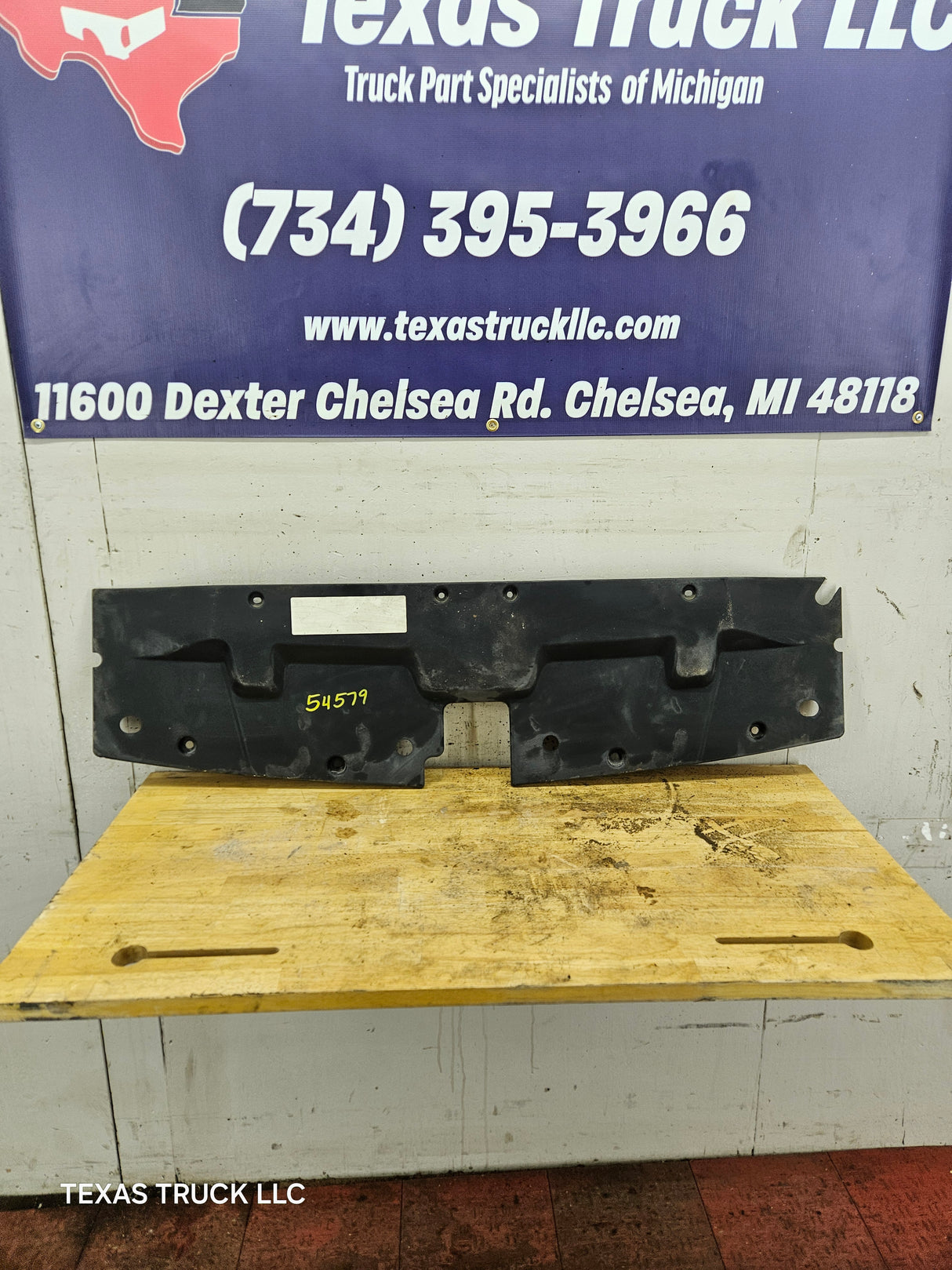 2007-2013 Chevrolet Silverado 1500 2500 3500 Radiator Upper Support Cover 22737376