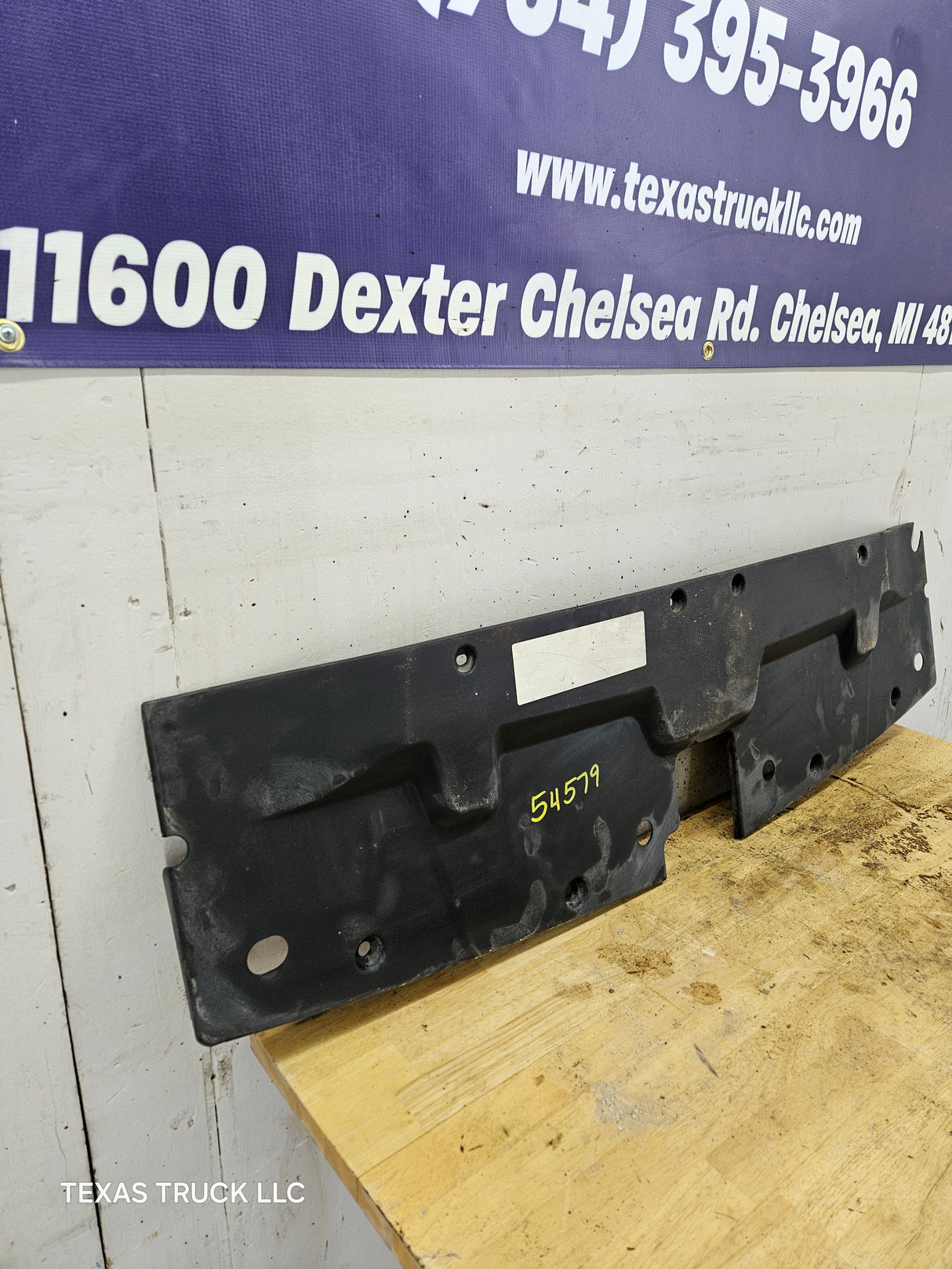 2007-2013 Chevrolet Silverado 1500 2500 3500 Radiator Upper Support Cover 22737376