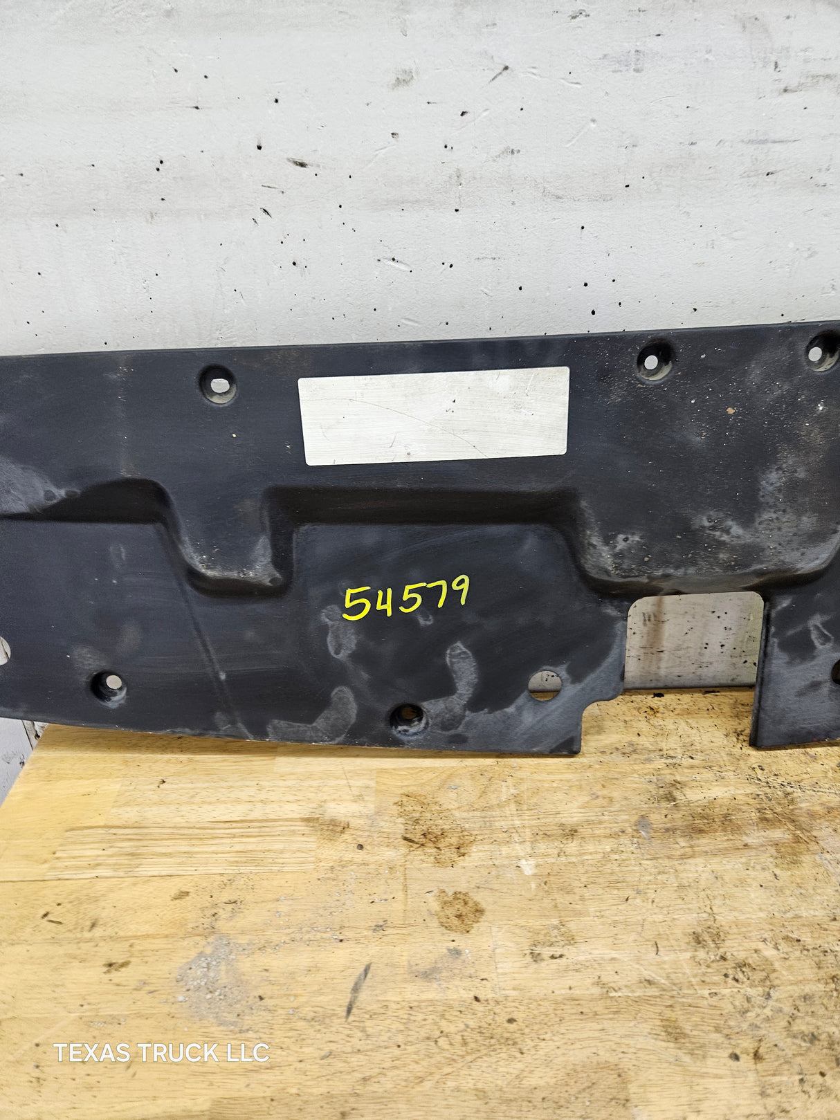 2007-2013 Chevrolet Silverado 1500 2500 3500 Radiator Upper Support Cover 22737376