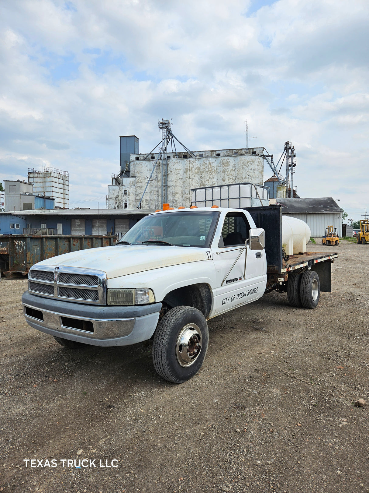 1999 DODGE RAM 3500 Regular Cab Stake Truck - FULL PART OUT