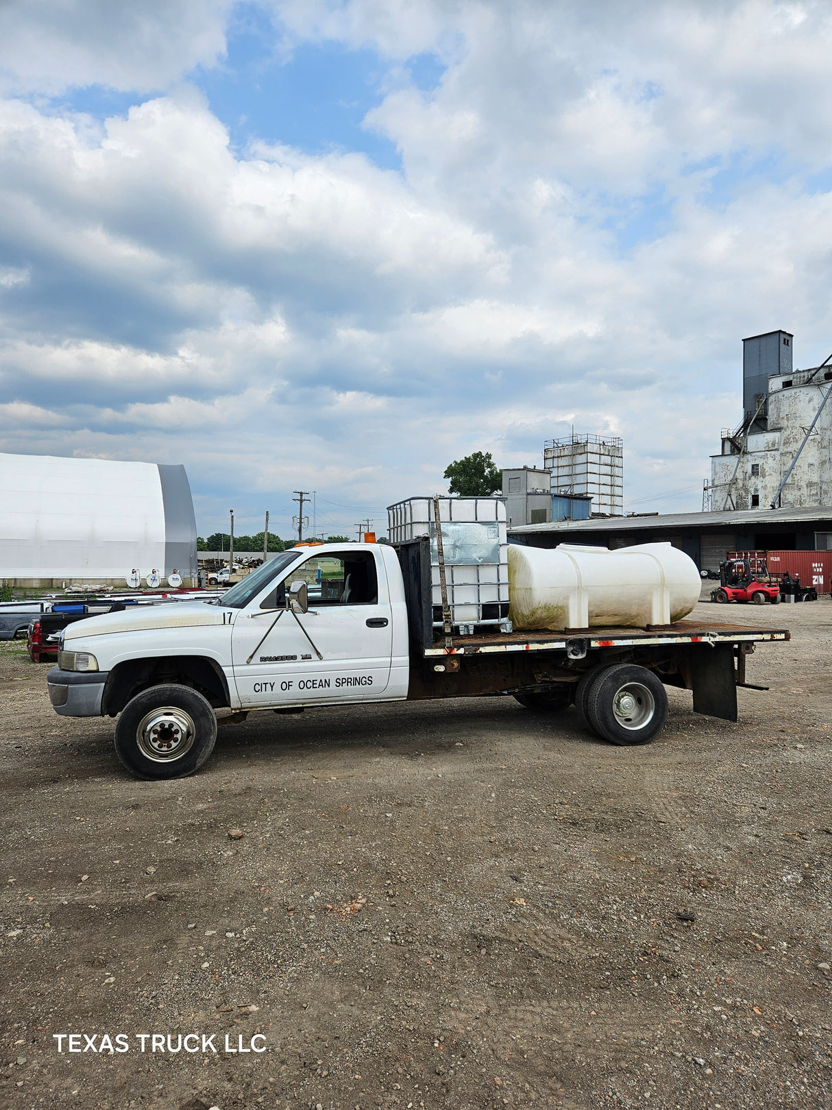 1999 DODGE RAM 3500 Regular Cab Stake Truck - FULL PART OUT