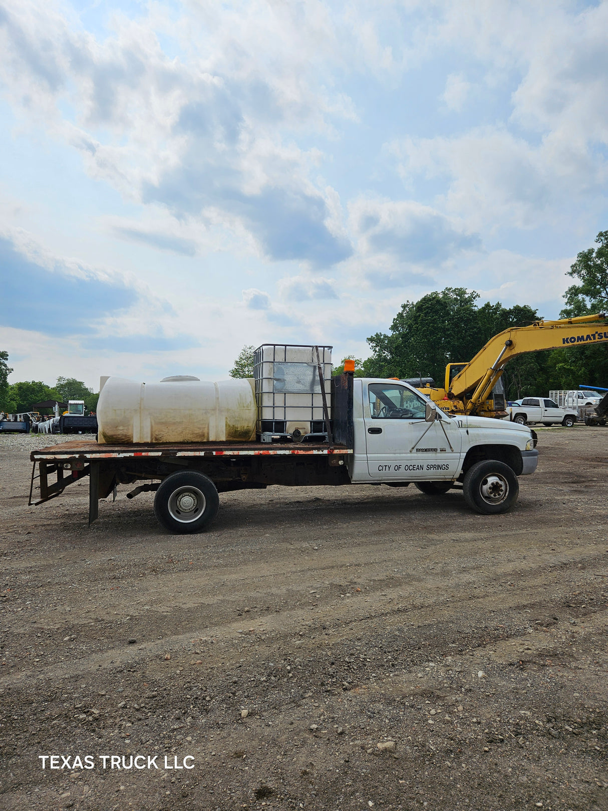 1999 DODGE RAM 3500 Regular Cab Stake Truck - FULL PART OUT