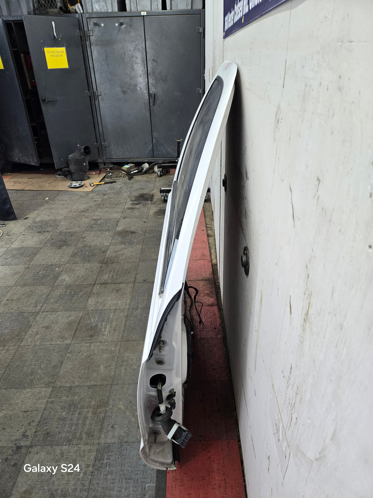 1999-2011 Ford Super Duty / Excursion Front Passenger Side RH Door F250 F350 F450 F550