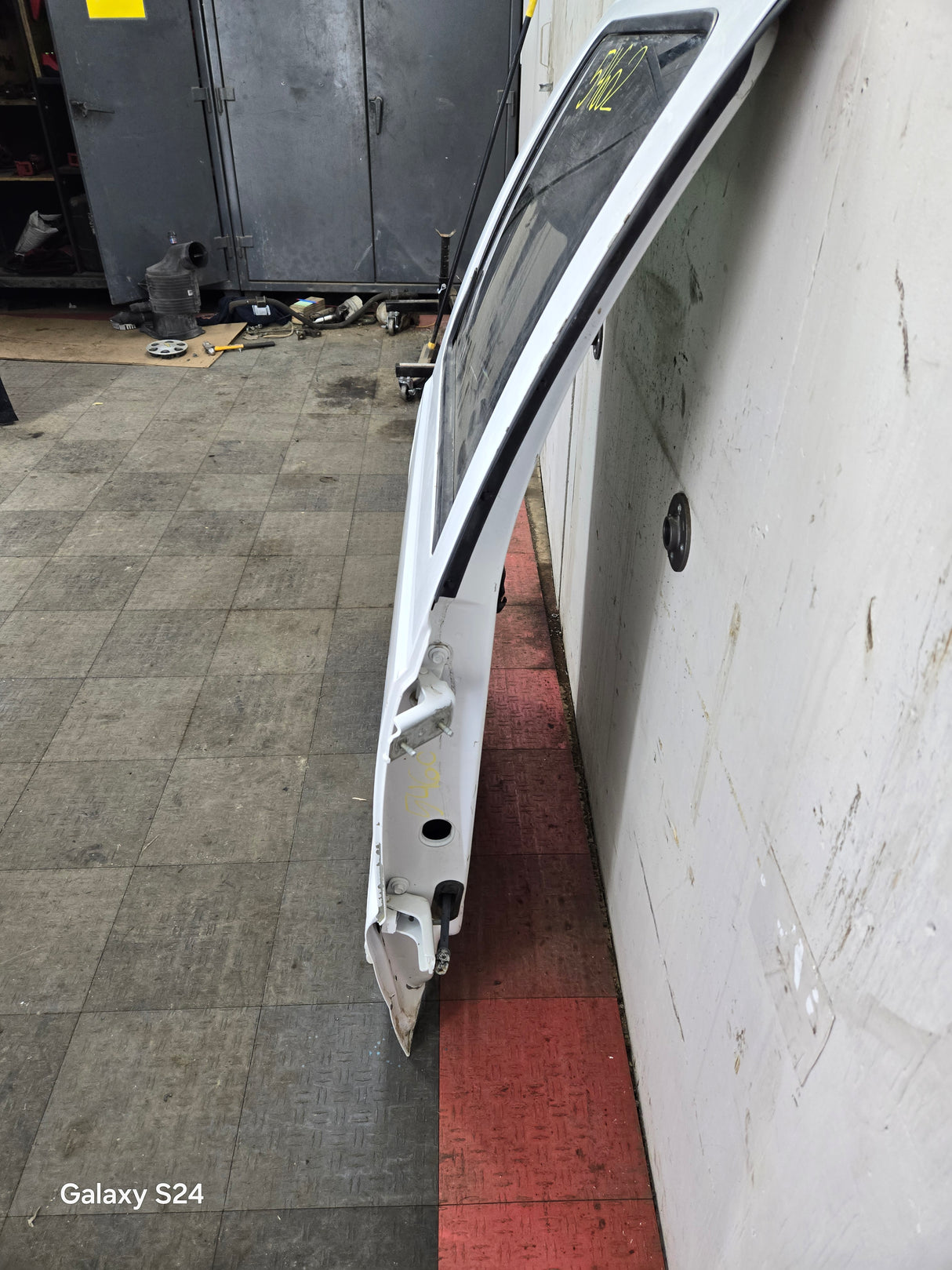 1999-2005 Ford Excursion Passenger Rear Door