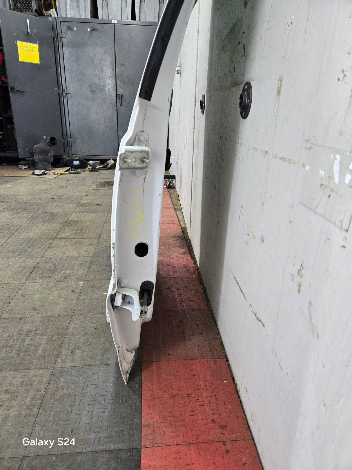 1999-2005 Ford Excursion Passenger Rear Door