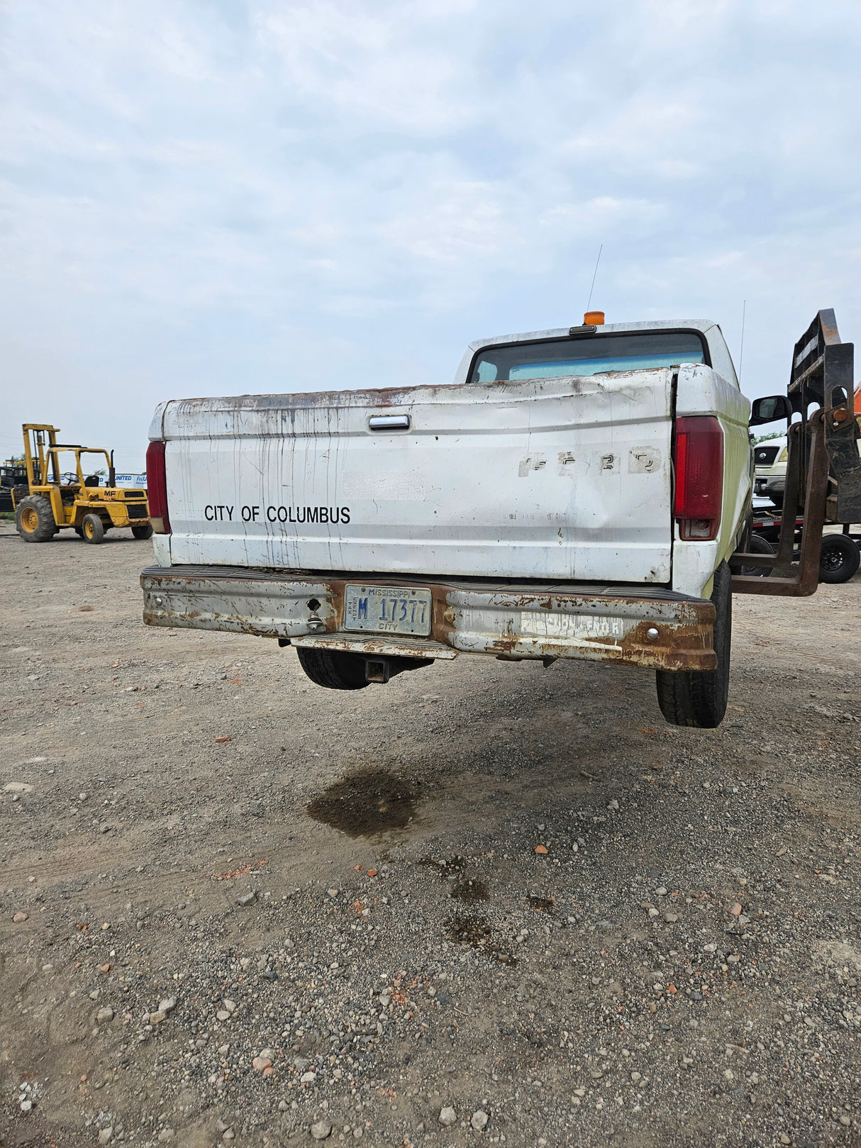 1993 Ford F150 Regular Cab 8' Long Bed OBS - FULL PART OUT