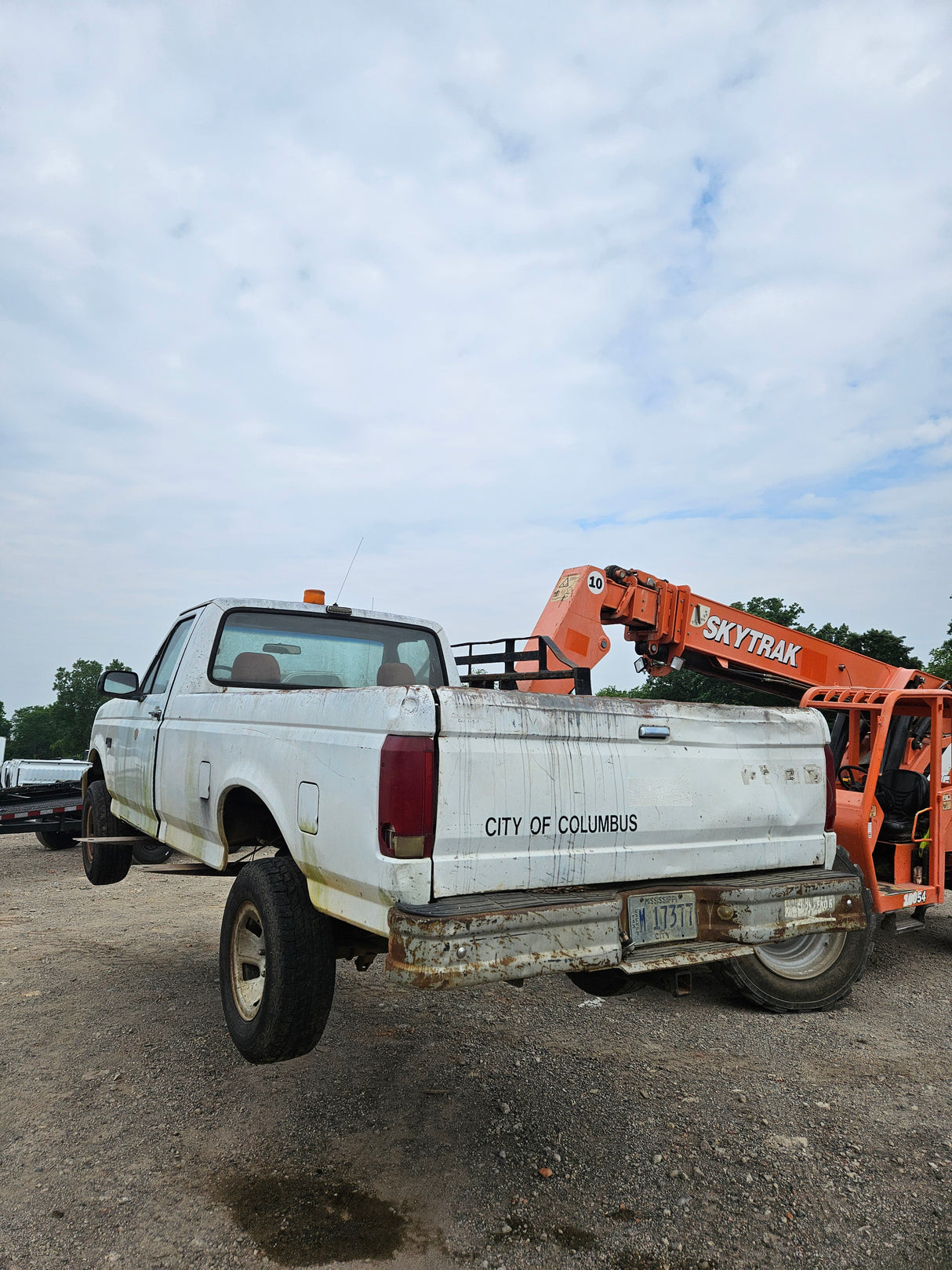 1993 Ford F150 Regular Cab 8' Long Bed OBS - FULL PART OUT