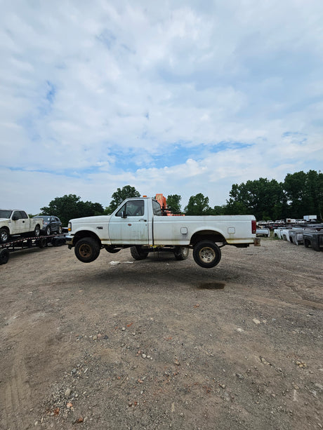 1993 Ford F150 Regular Cab 8' Long Bed OBS - FULL PART OUT