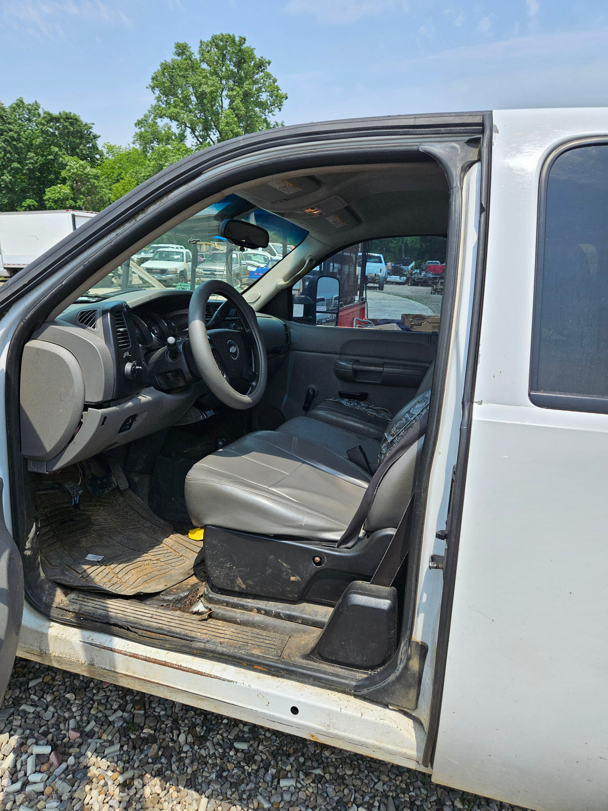 2008 Chevrolet Silverado 2500HD Extended Cab 4 door Long Bed 8' - FULL PART OUT