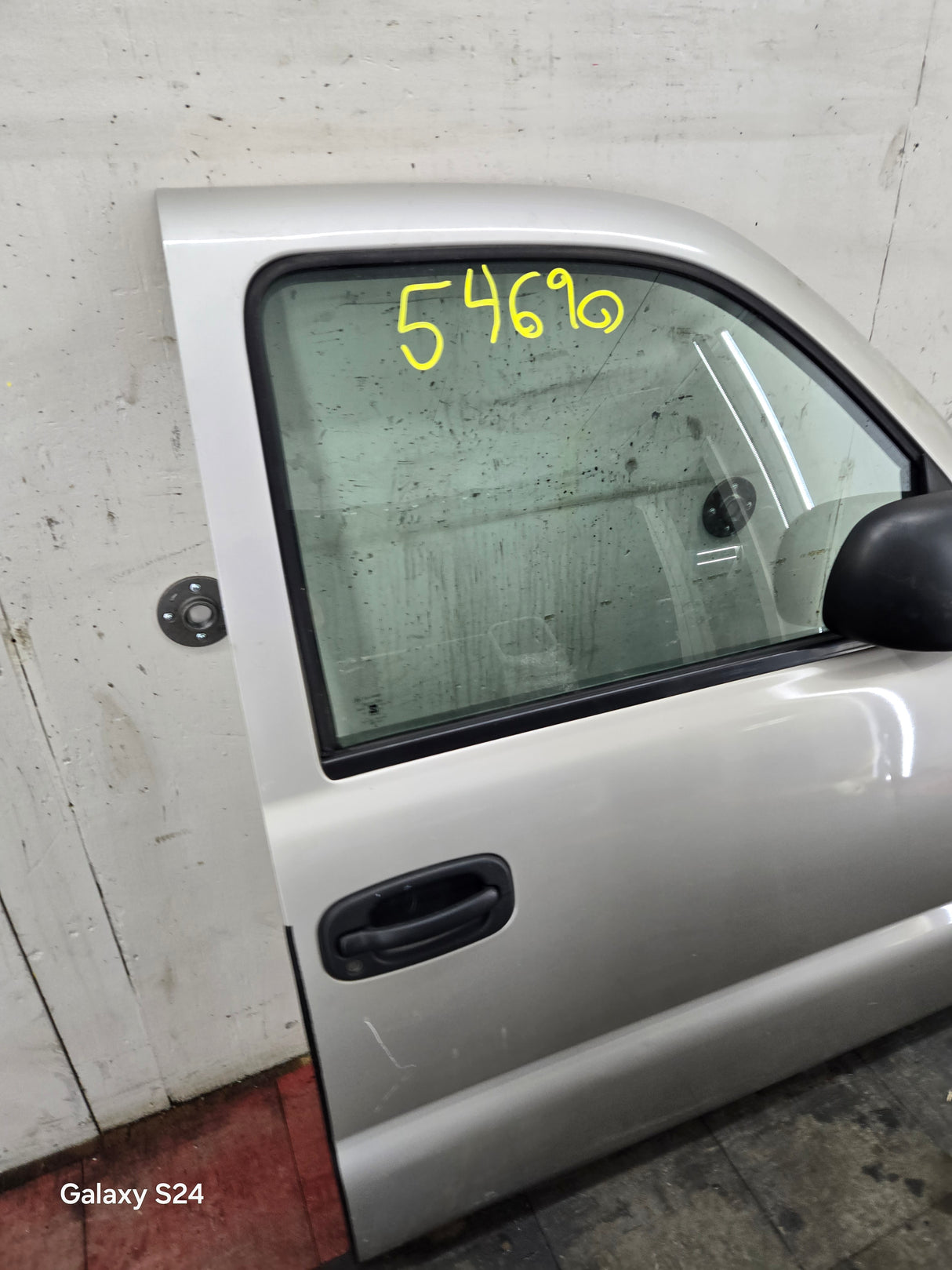 1999-2006 Chevrolet Silverado / GMC Sierra 1500 2500 3500 HD Front Passenger side Door RH