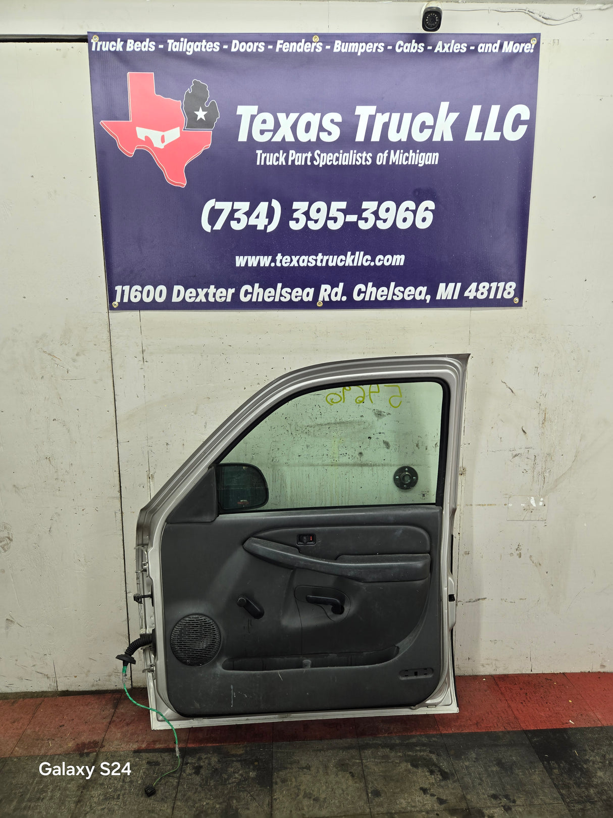 1999-2006 Chevrolet Silverado / GMC Sierra 1500 2500 3500 HD Front Passenger side Door RH
