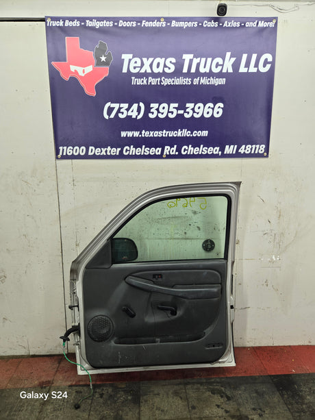 1999-2006 Chevrolet Silverado / GMC Sierra 1500 2500 3500 HD Front Passenger side Door RH
