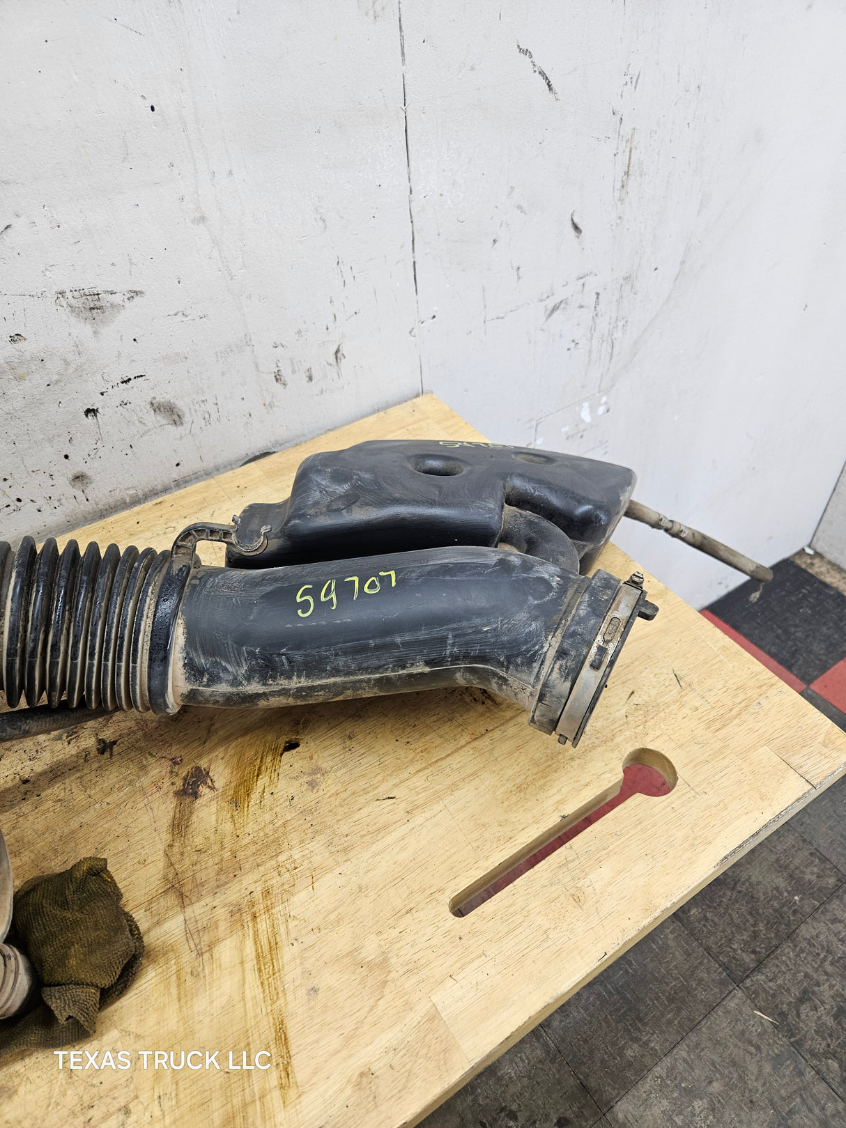 2011-2016 6.2L Air Intake Tube Duct Pipe & Air Filter Intake Box Lid & Coolant Reservoir OEM BC34-9F765-AA Ford Super Duty F250 F350 F450 F550