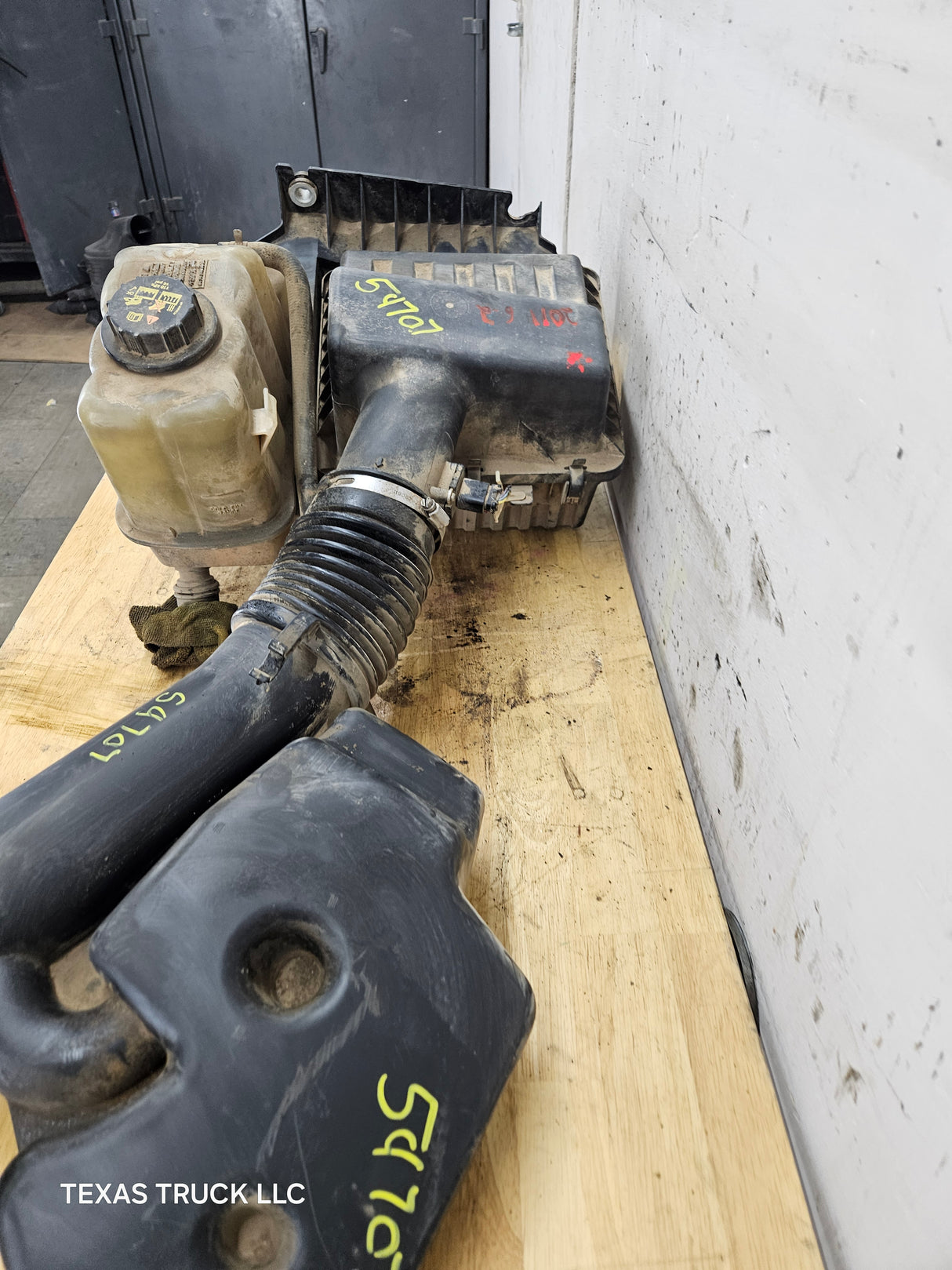 2011-2016 6.2L Air Intake Tube Duct Pipe & Air Filter Intake Box Lid & Coolant Reservoir OEM BC34-9F765-AA Ford Super Duty F250 F350 F450 F550