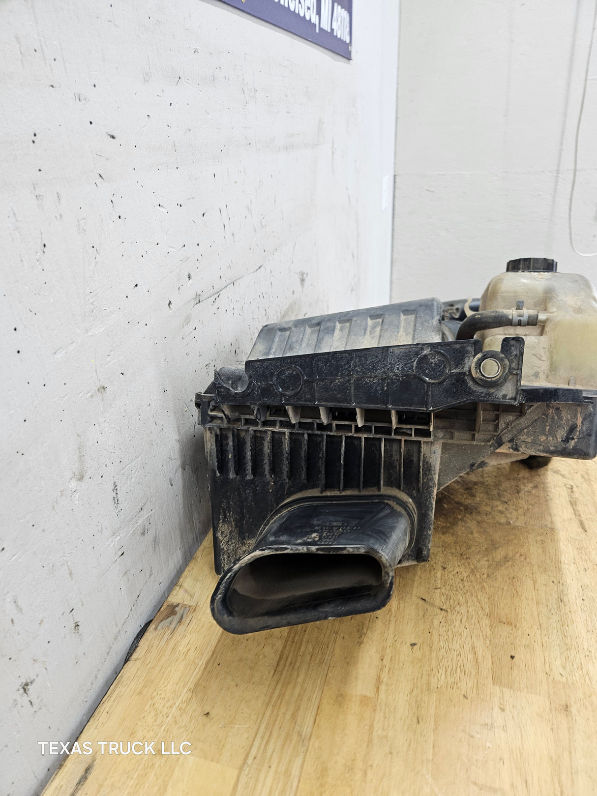 2011-2016 6.2L Air Intake Tube Duct Pipe & Air Filter Intake Box Lid & Coolant Reservoir OEM BC34-9F765-AA Ford Super Duty F250 F350 F450 F550