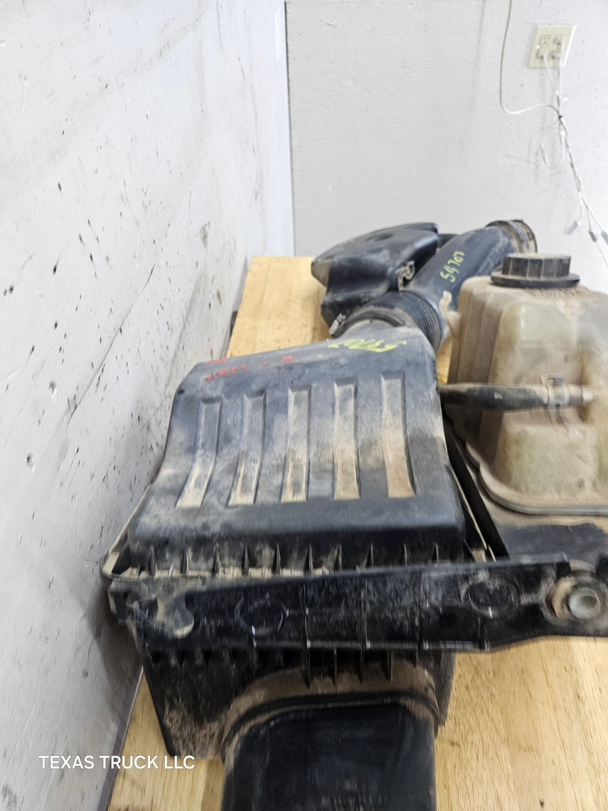 2011-2016 6.2L Air Intake Tube Duct Pipe & Air Filter Intake Box Lid & Coolant Reservoir OEM BC34-9F765-AA Ford Super Duty F250 F350 F450 F550