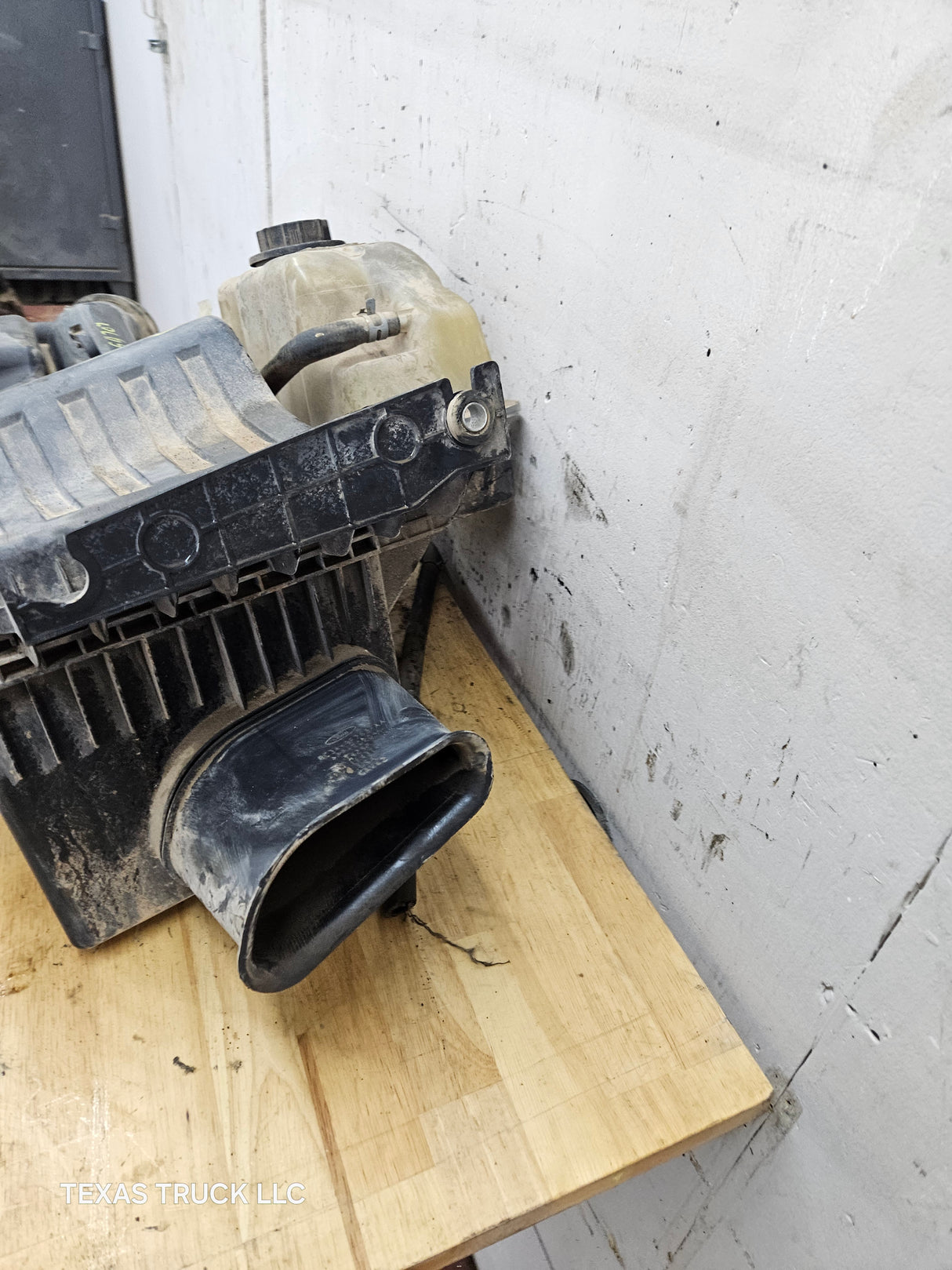 2011-2016 6.2L Air Intake Tube Duct Pipe & Air Filter Intake Box Lid & Coolant Reservoir OEM BC34-9F765-AA Ford Super Duty F250 F350 F450 F550