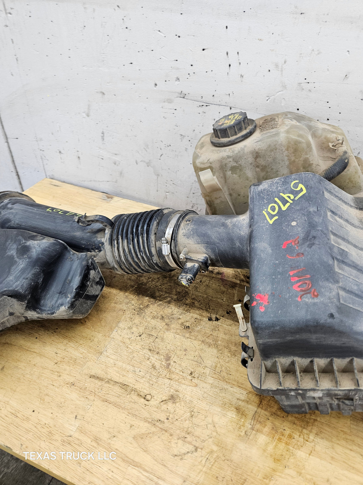 2011-2016 6.2L Air Intake Tube Duct Pipe & Air Filter Intake Box Lid & Coolant Reservoir OEM BC34-9F765-AA Ford Super Duty F250 F350 F450 F550