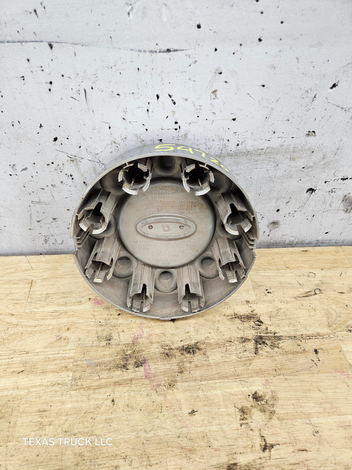 2008-2016 Ford Super Duty F250 F350 Hub Cap Center Cap SINGLE REAR WHEEL 8 LUG 5C34-1A096-C