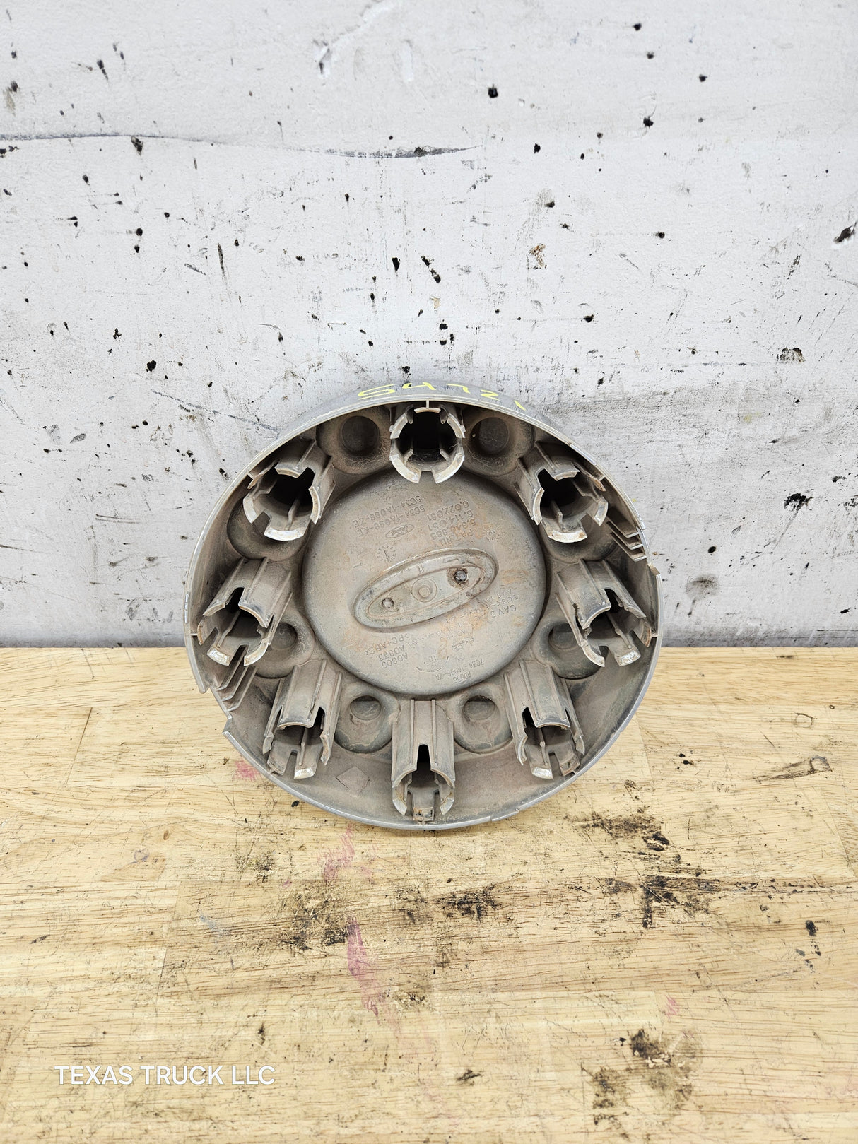 2008-2016 Ford Super Duty F250 F350 Hub Cap Center Cap SINGLE REAR WHEEL 8 LUG 5C34-1A096-C