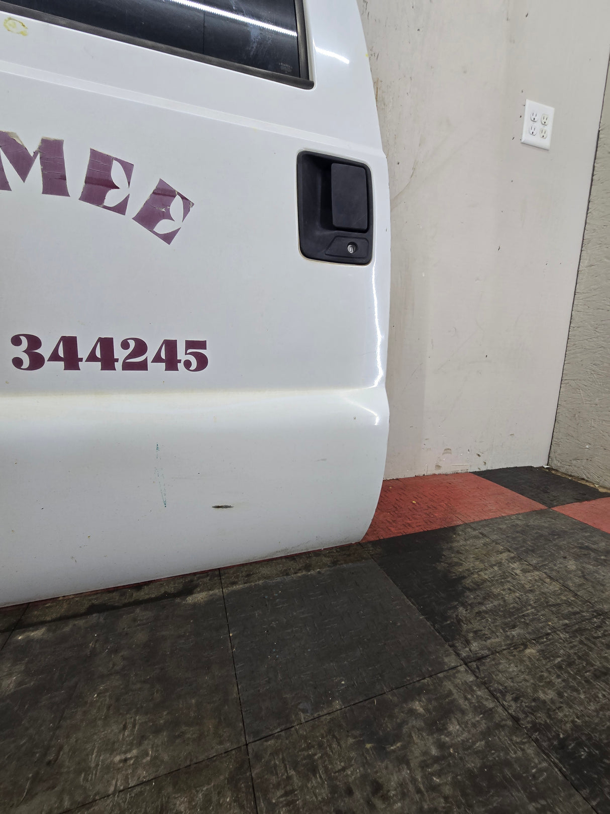 1999-2011 Ford Super Duty Front Driver Side Door F250 F350 F450 F550