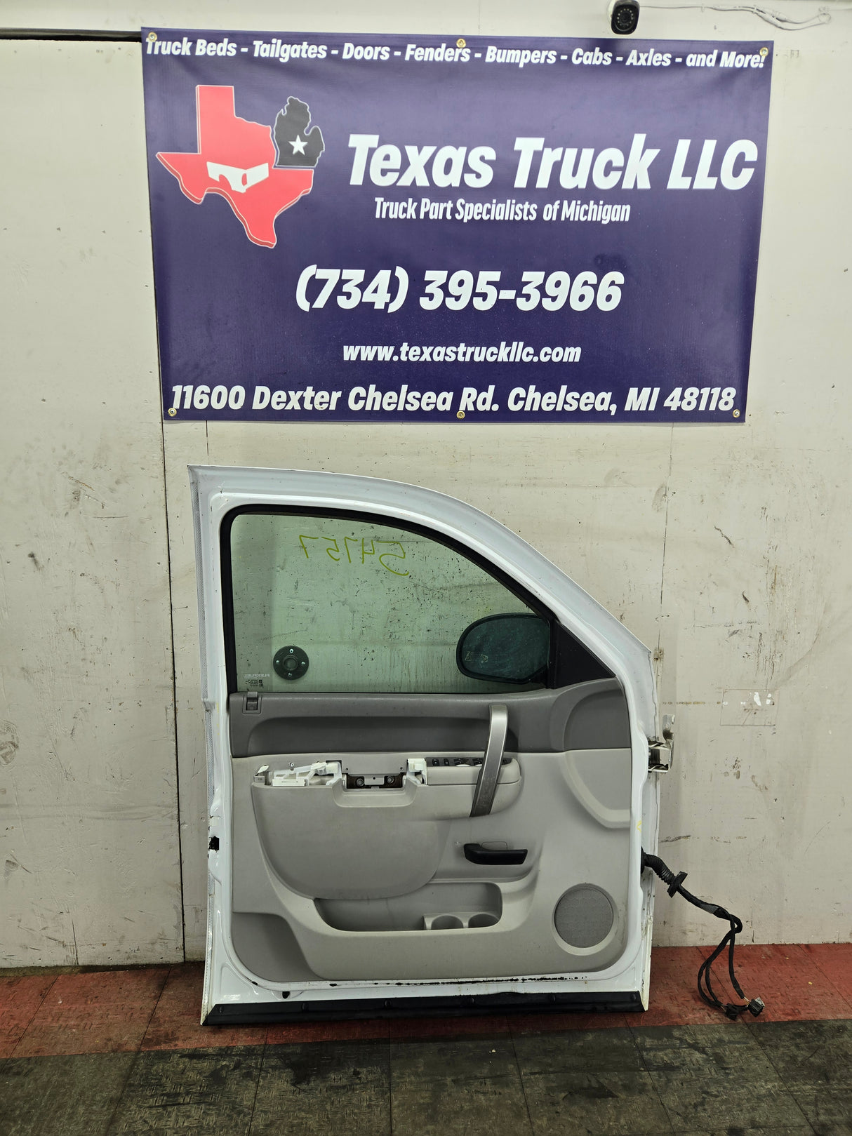 2007-2013 Chevrolet Silverado / GMC Sierra 1500 2500HD 3500 HD LH Front Driver Side Door