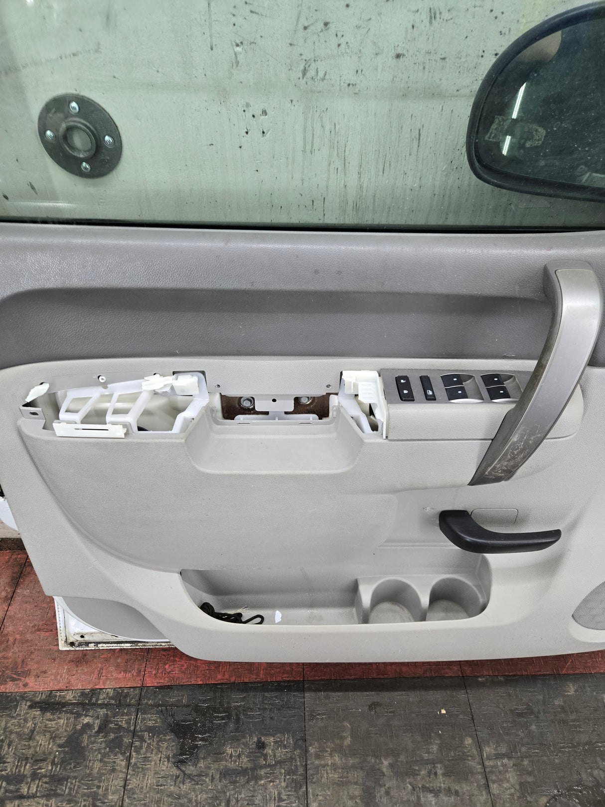 2007-2013 Chevrolet Silverado / GMC Sierra 1500 2500HD 3500 HD LH Front Driver Side Door
