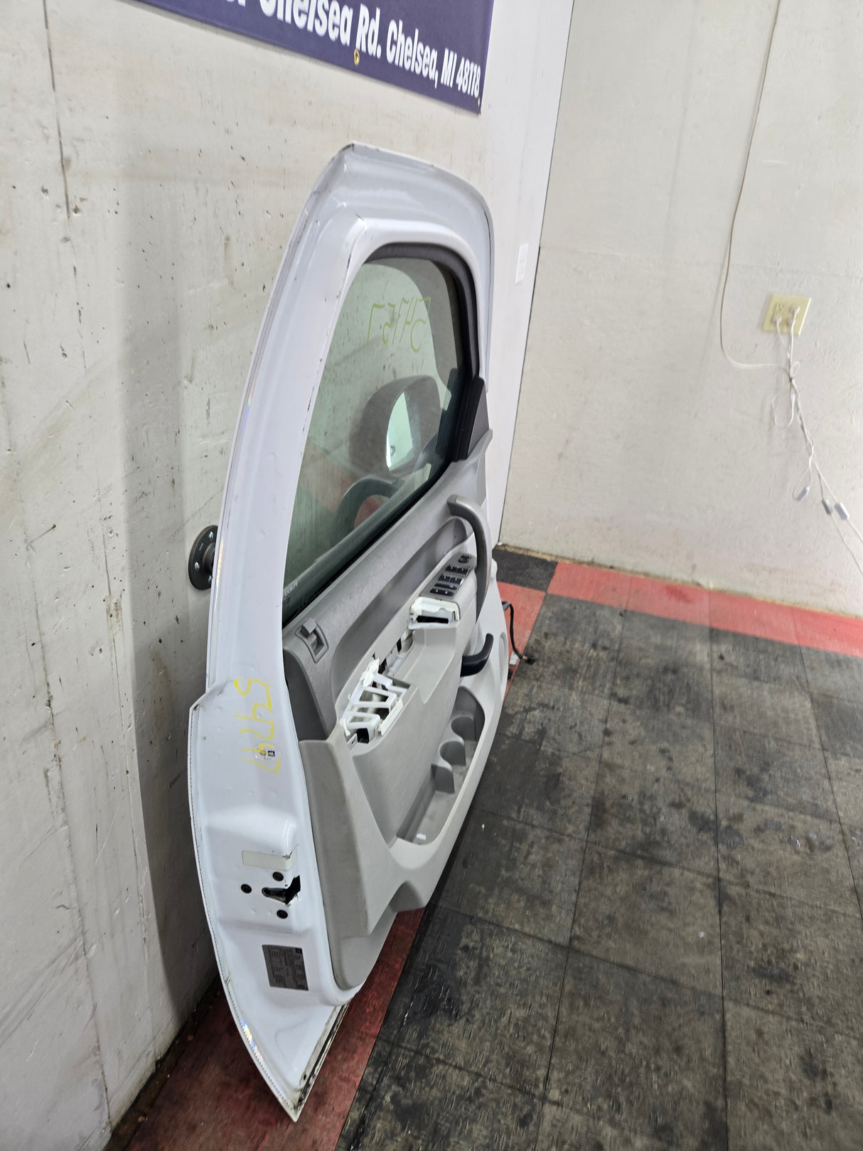 2007-2013 Chevrolet Silverado / GMC Sierra 1500 2500HD 3500 HD LH Front Driver Side Door