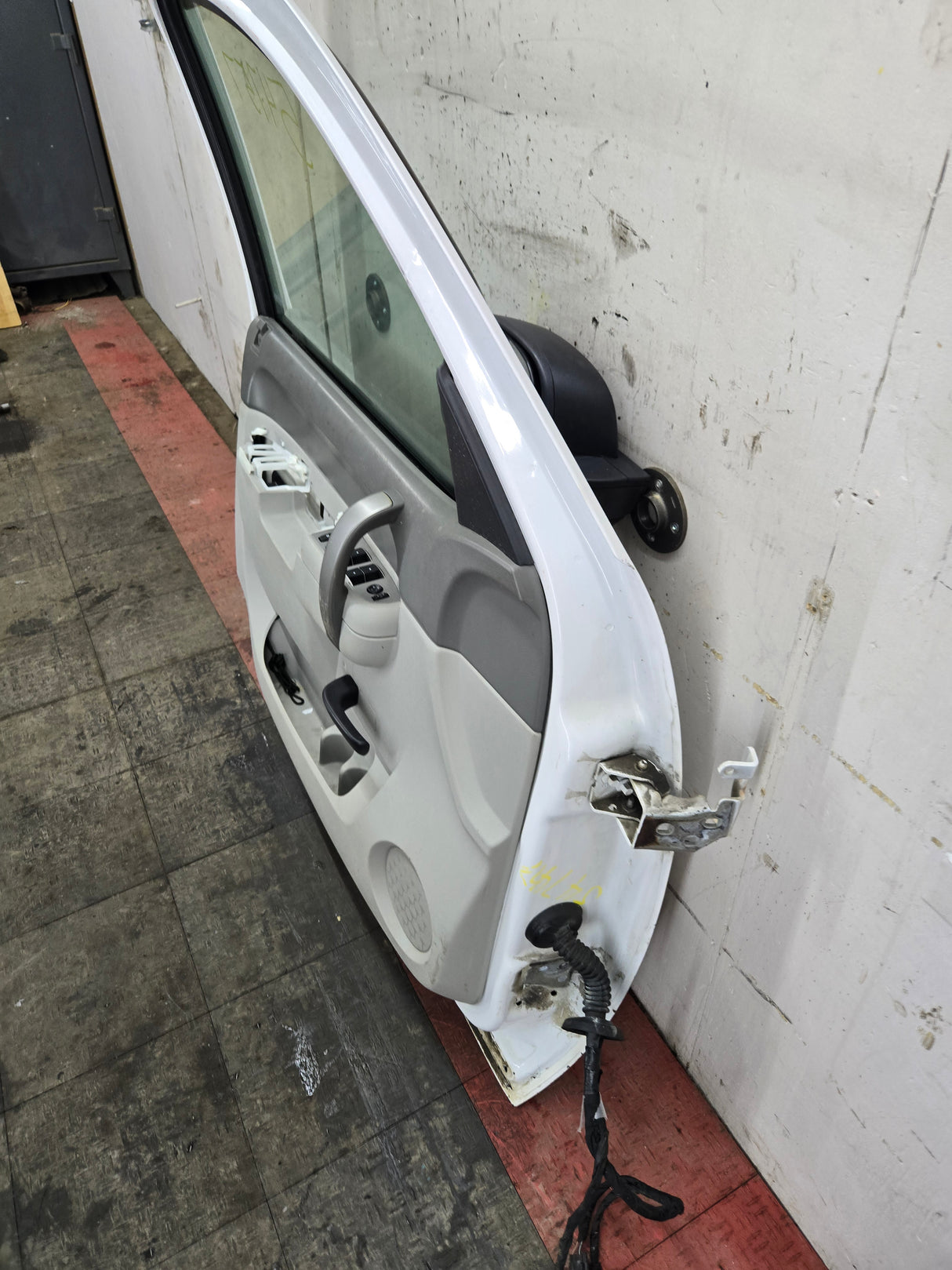 2007-2013 Chevrolet Silverado / GMC Sierra 1500 2500HD 3500 HD LH Front Driver Side Door