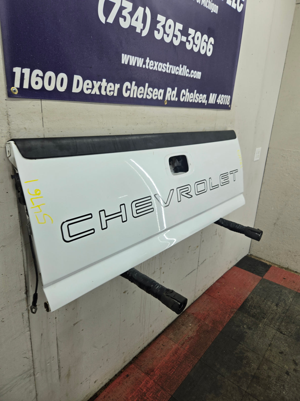 1999-2007 Chevrolet Silverado / GMC Sierra 1500 2500HD 3500 HD Tailgate