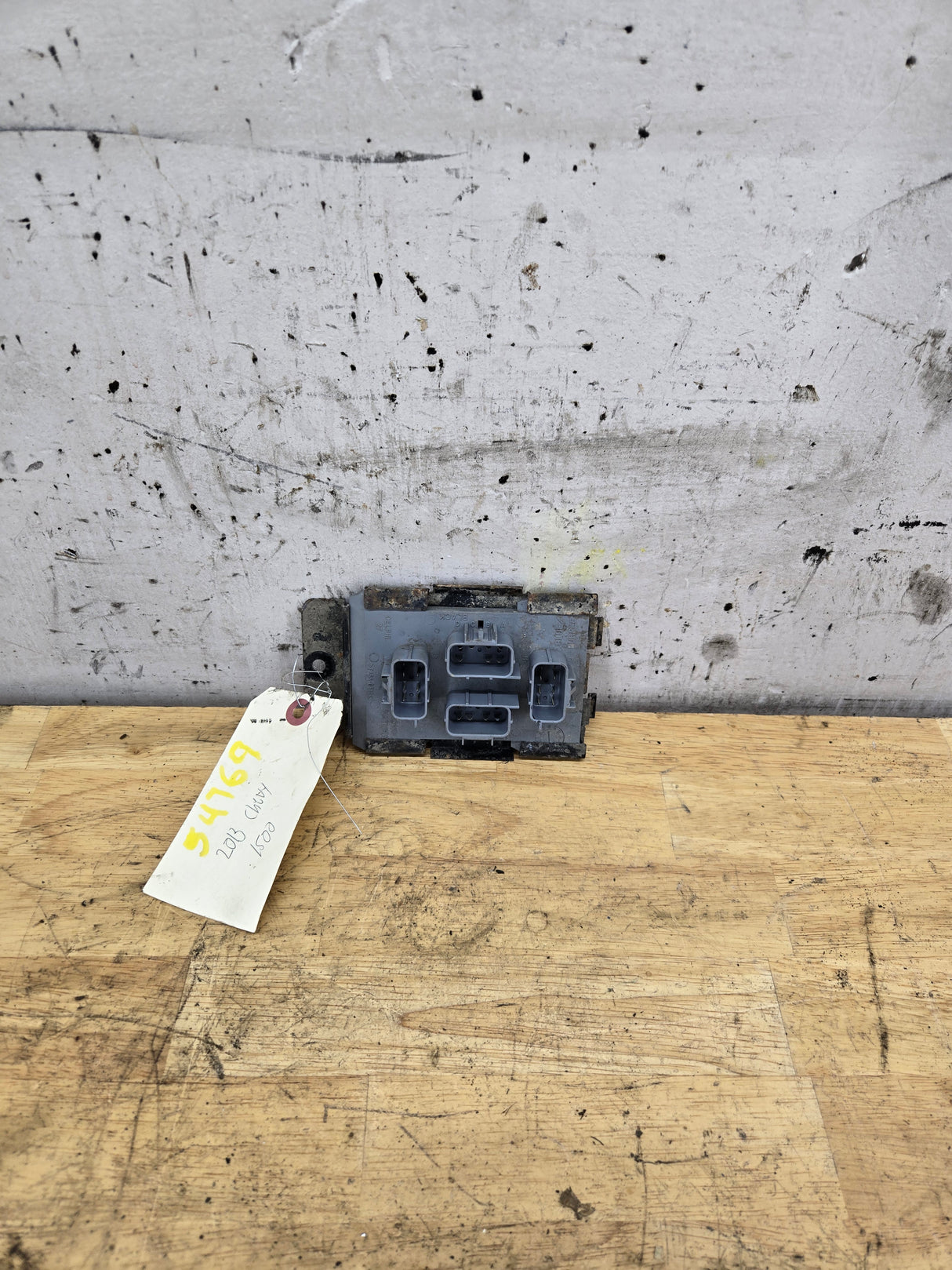 1999-2014 Chevrolet Silverado / GMC Sierra 1500 2500 Tail Light Junction Block 15304995