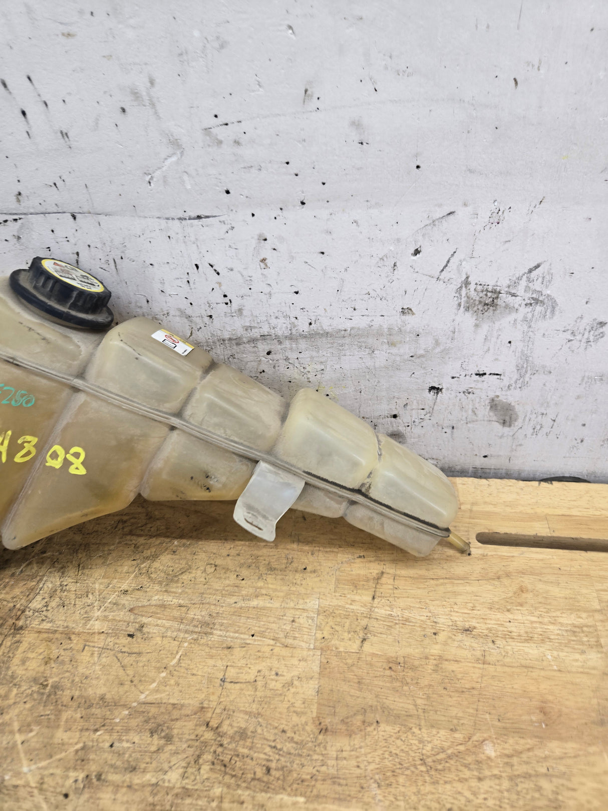 1999-2004 Ford Super Duty Coolant Reservoir & Cap 5.4L 6.8L V8 V10 Triton 7.3L Power Stroke F250 F350 F450 F550