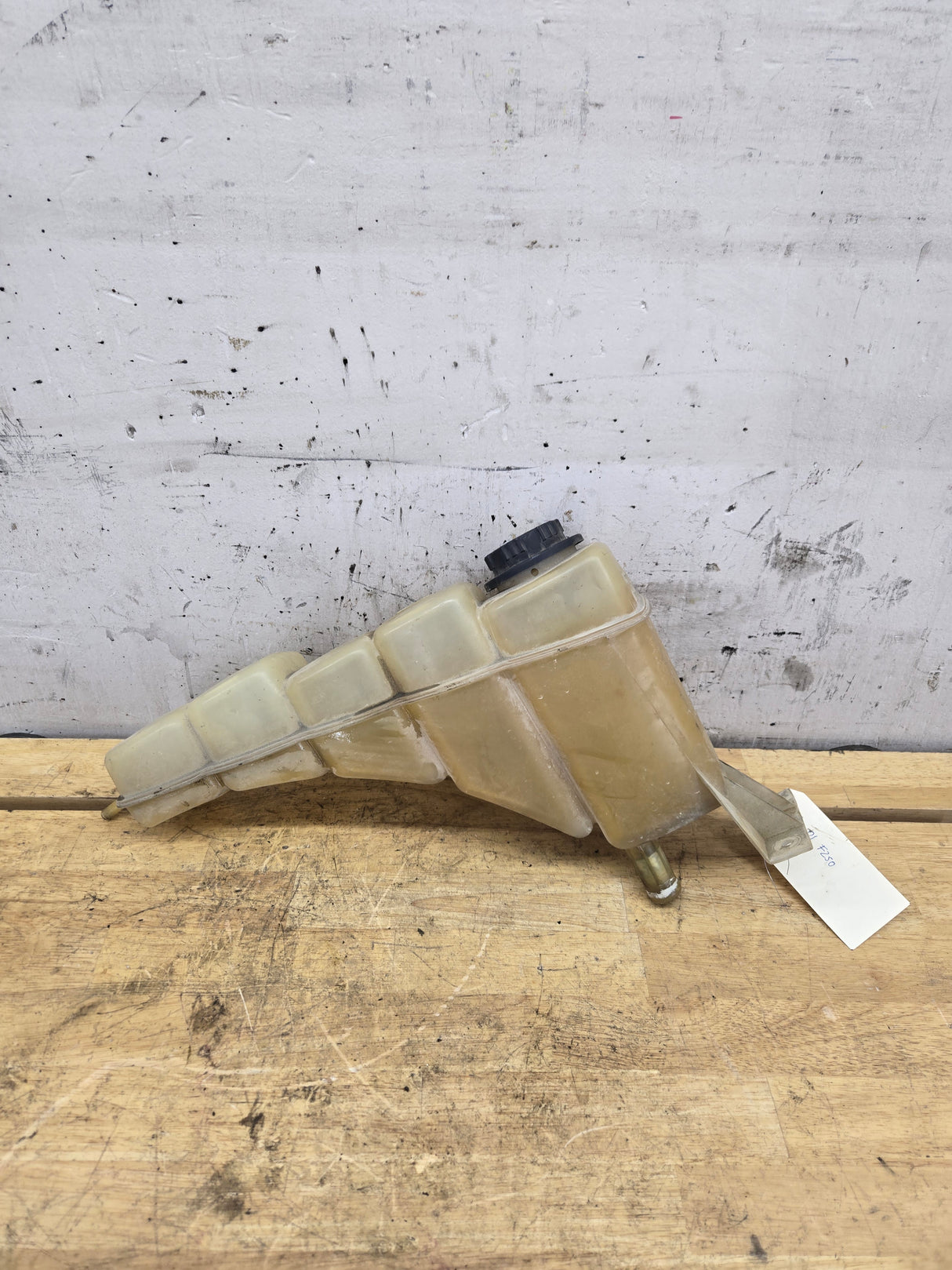1999-2004 Ford Super Duty Coolant Reservoir & Cap 5.4L 6.8L V8 V10 Triton 7.3L Power Stroke F250 F350 F450 F550