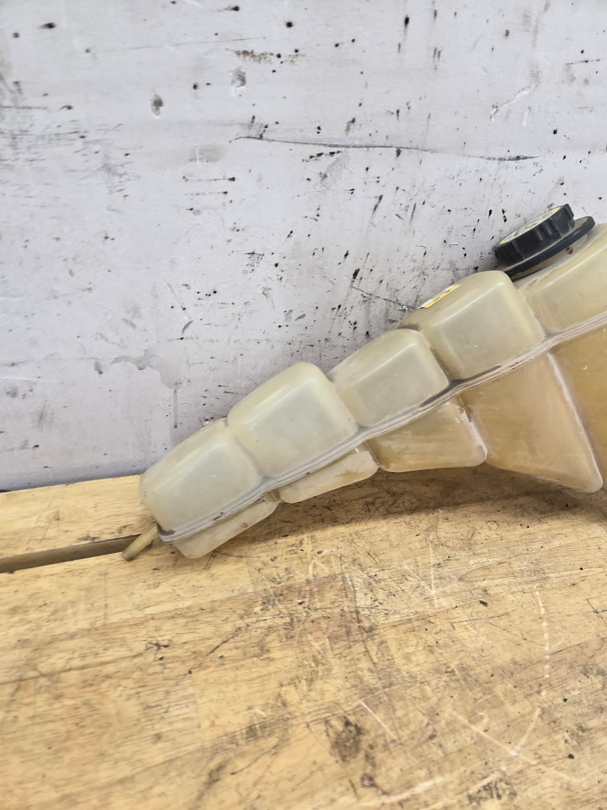 1999-2004 Ford Super Duty Coolant Reservoir & Cap 5.4L 6.8L V8 V10 Triton 7.3L Power Stroke F250 F350 F450 F550