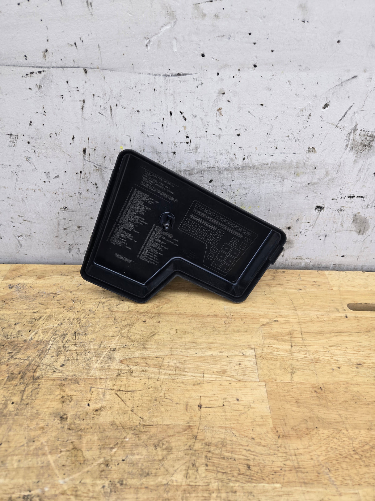 2002-2005 Dodge Ram Fuse Box Cover Lid Engine Bay 1500 2500 3500 7240-1937-30